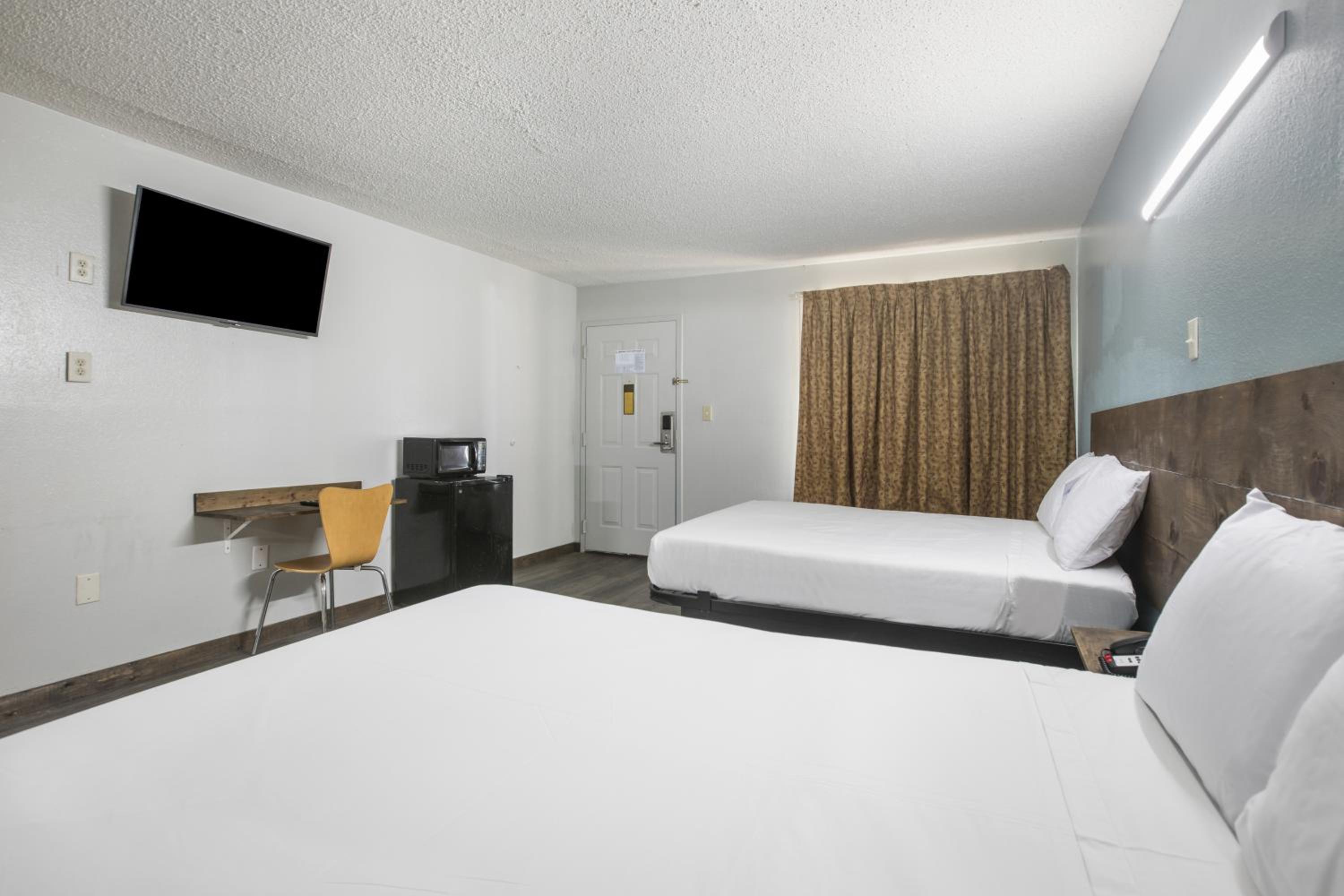 2 Queen Beds Non Smoking - Photo 4