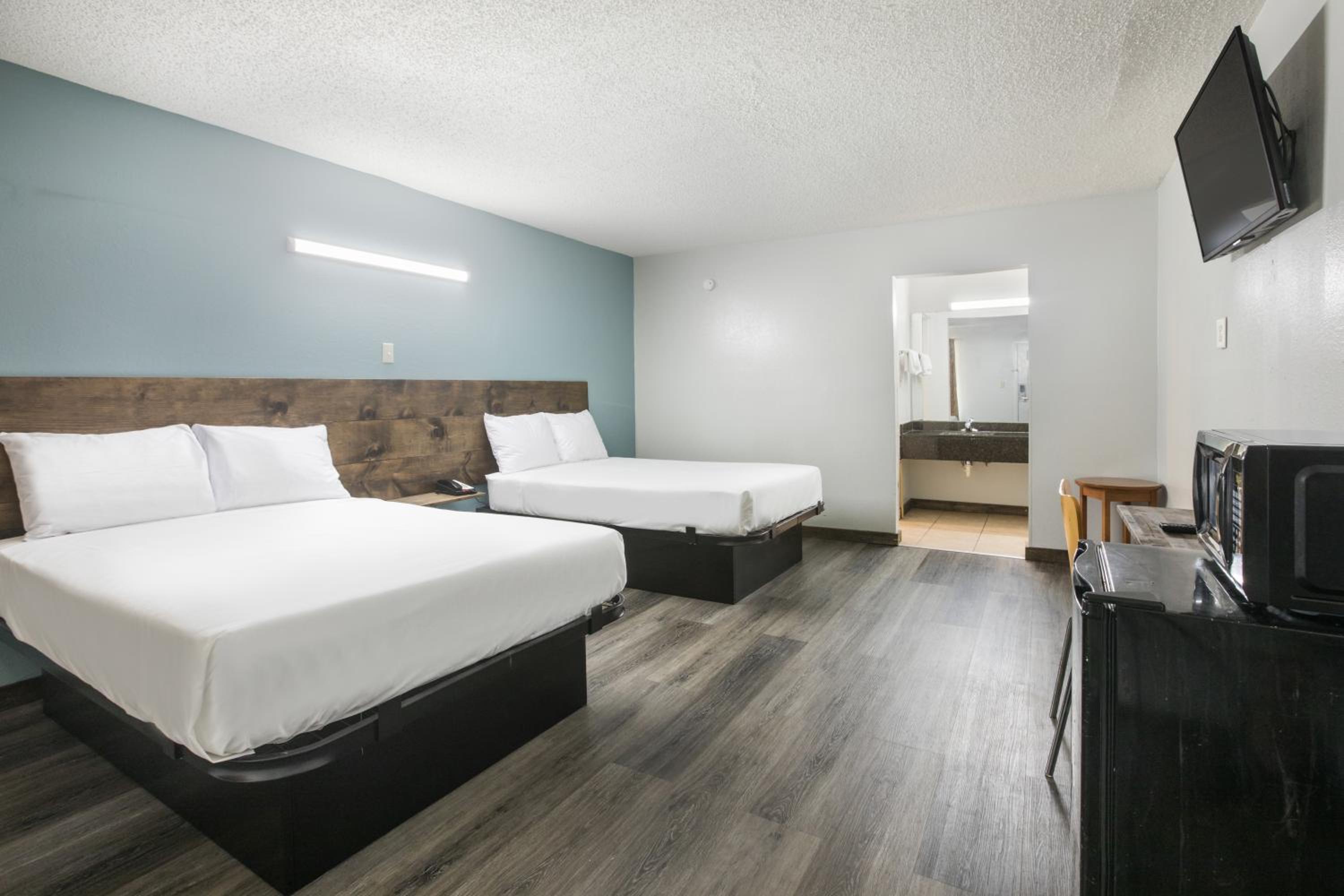 2 Queen Beds Non Smoking - Photo 1