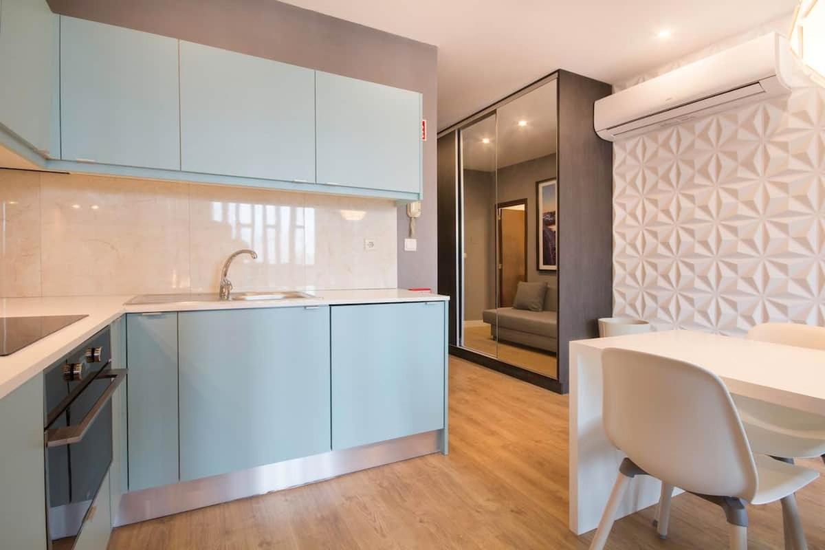 One-Bedroom Apartment - Photo 2