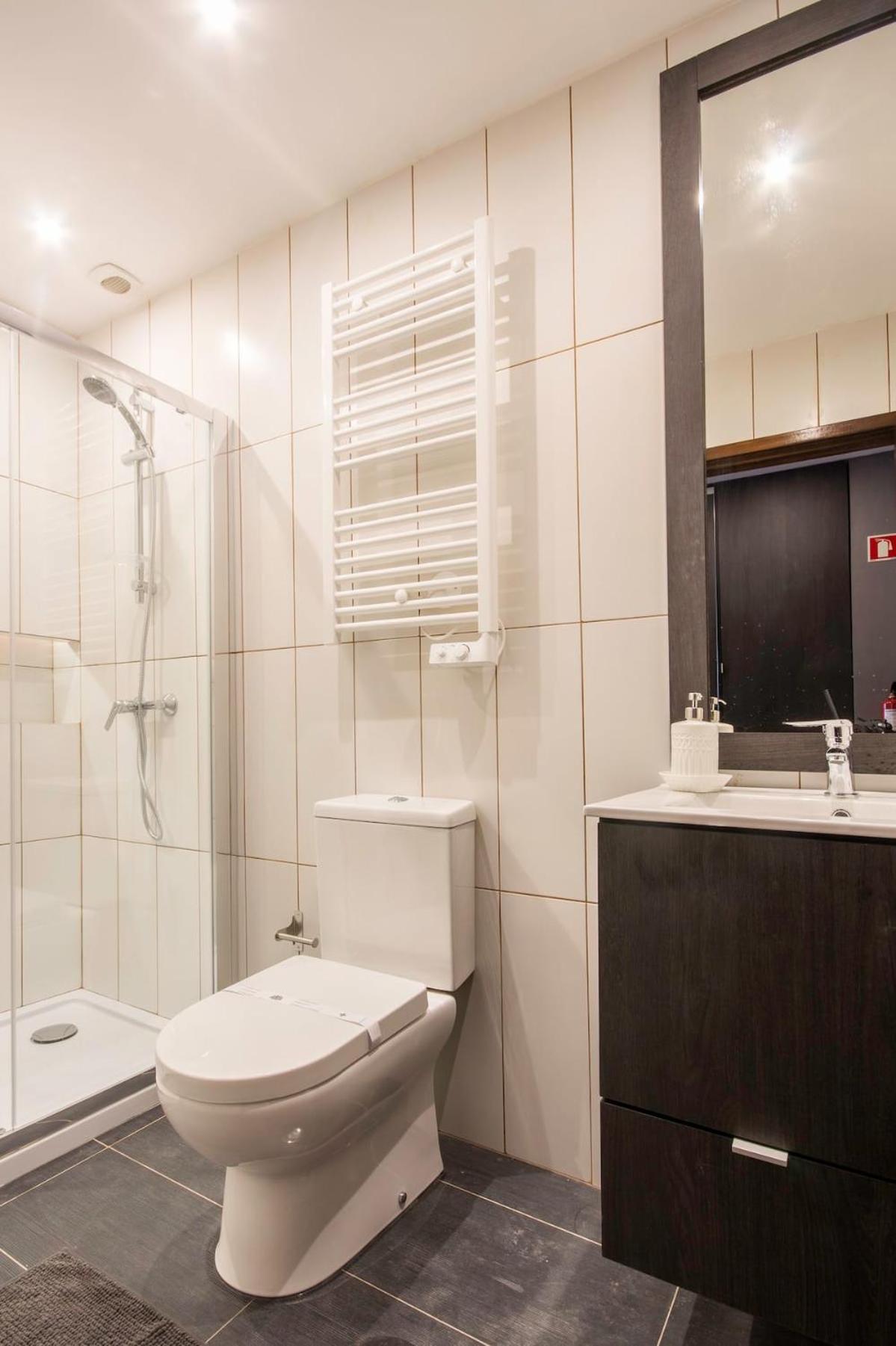 One-Bedroom Apartment - Photo 9