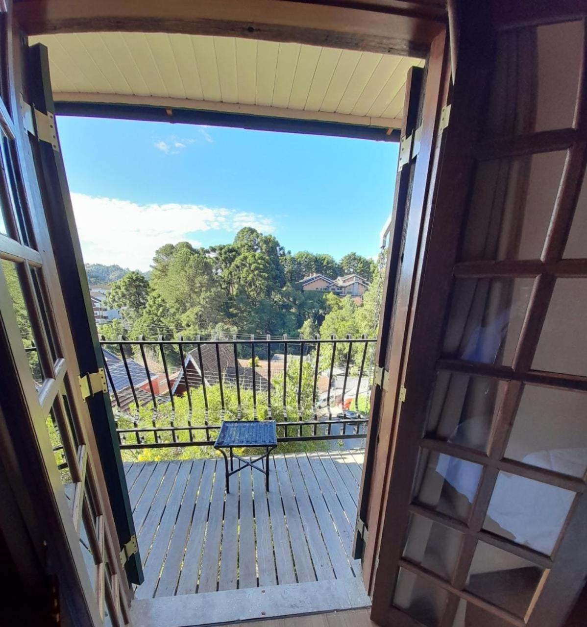 Deluxe Room with Balcony thumbnail 6