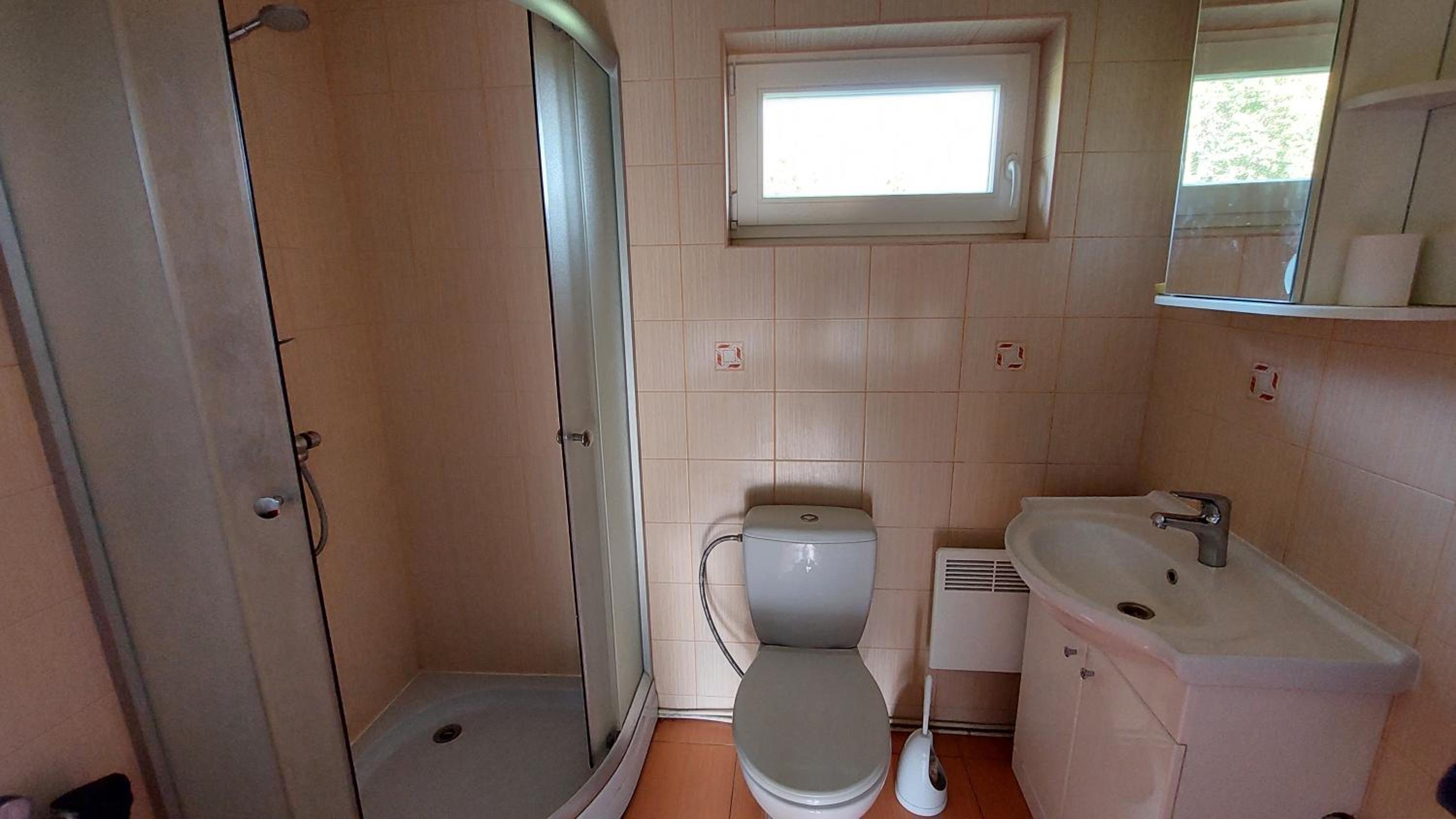 One-Bedroom House - Photo 6