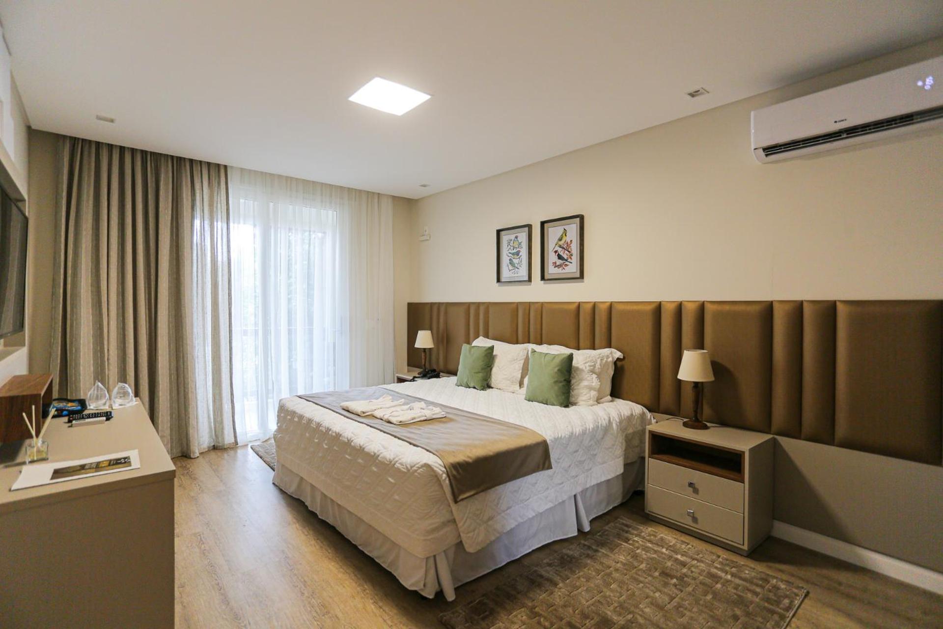 Deluxe King Room photo 1