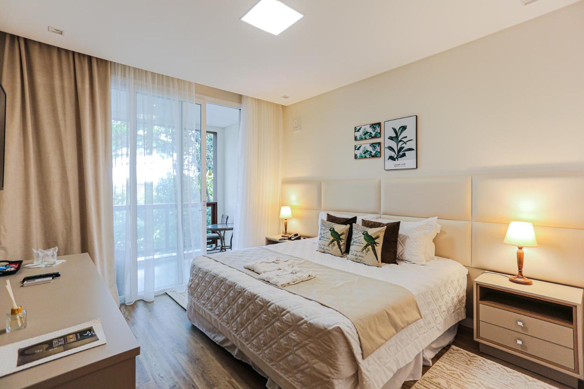 Deluxe King Room photo 2