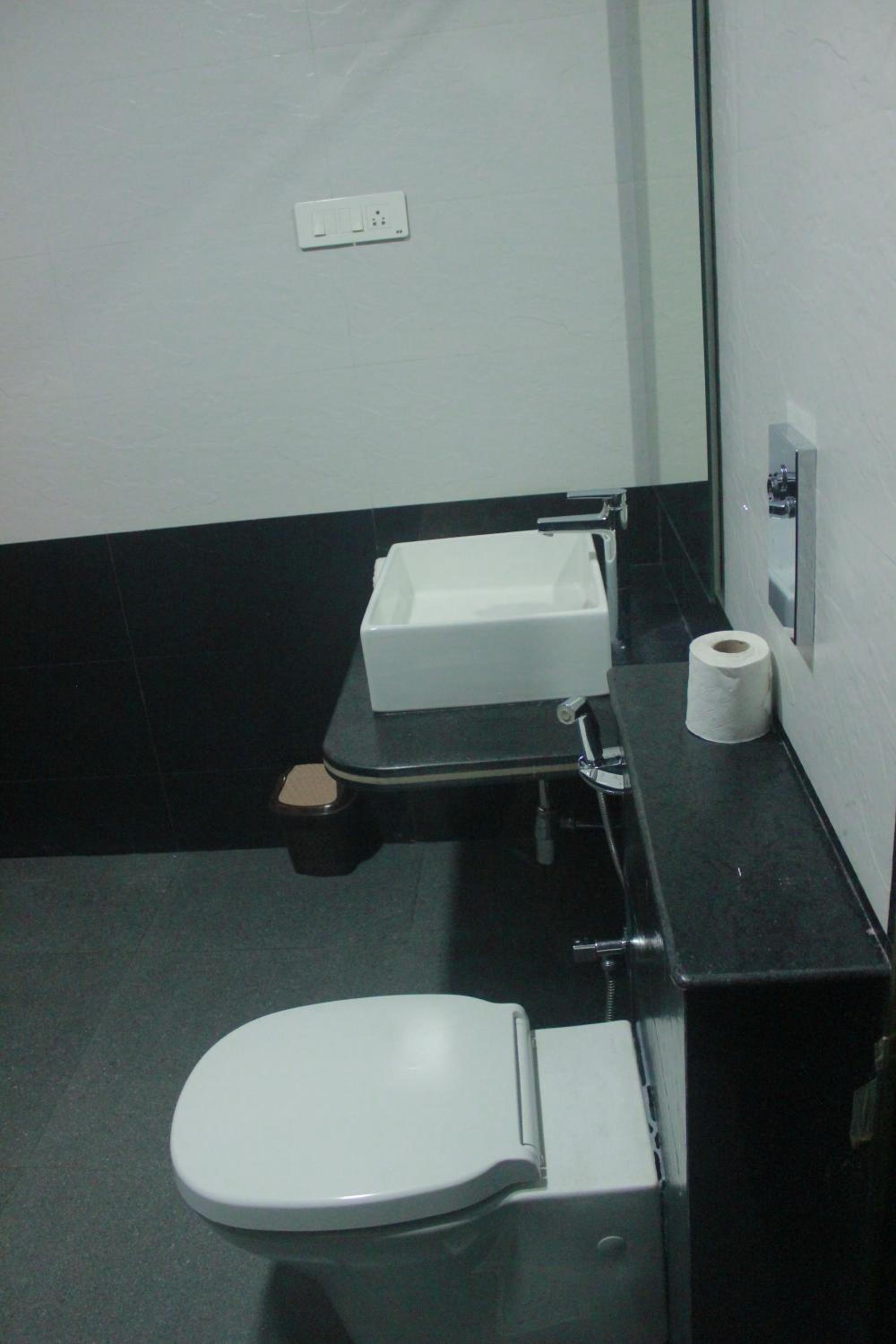 Suite - Photo 22