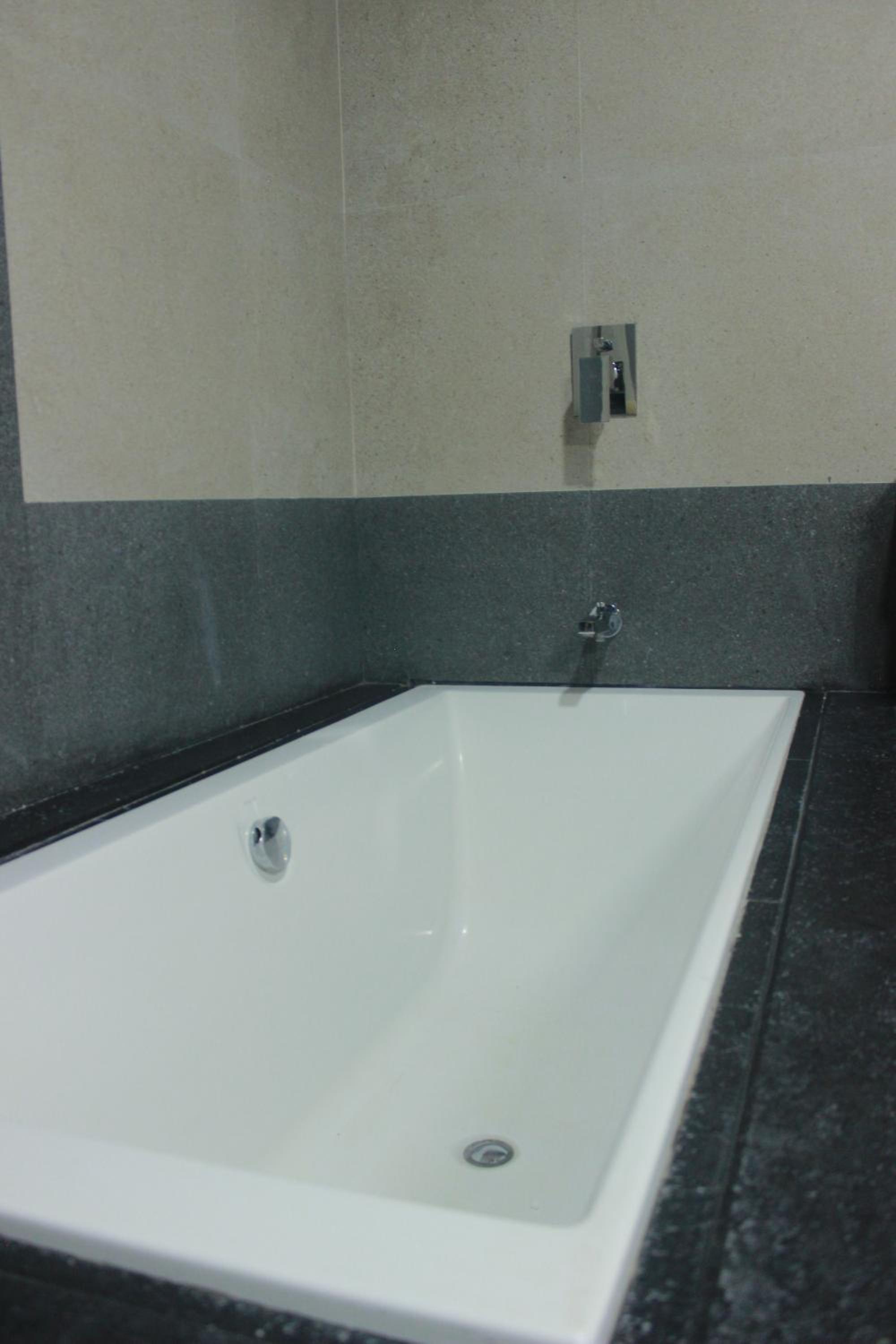 Suite - Photo 18