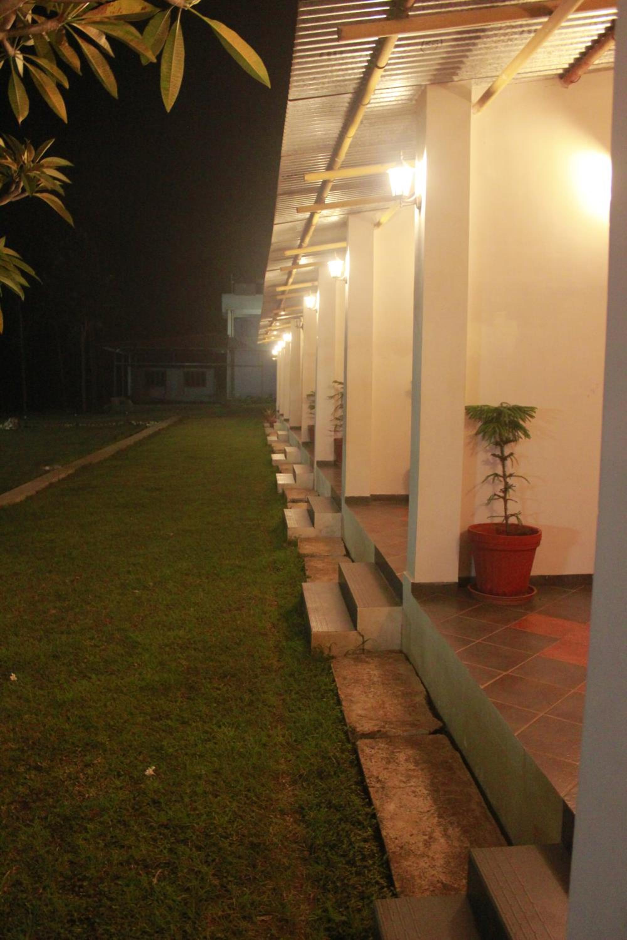 Deluxe Room - Photo 16