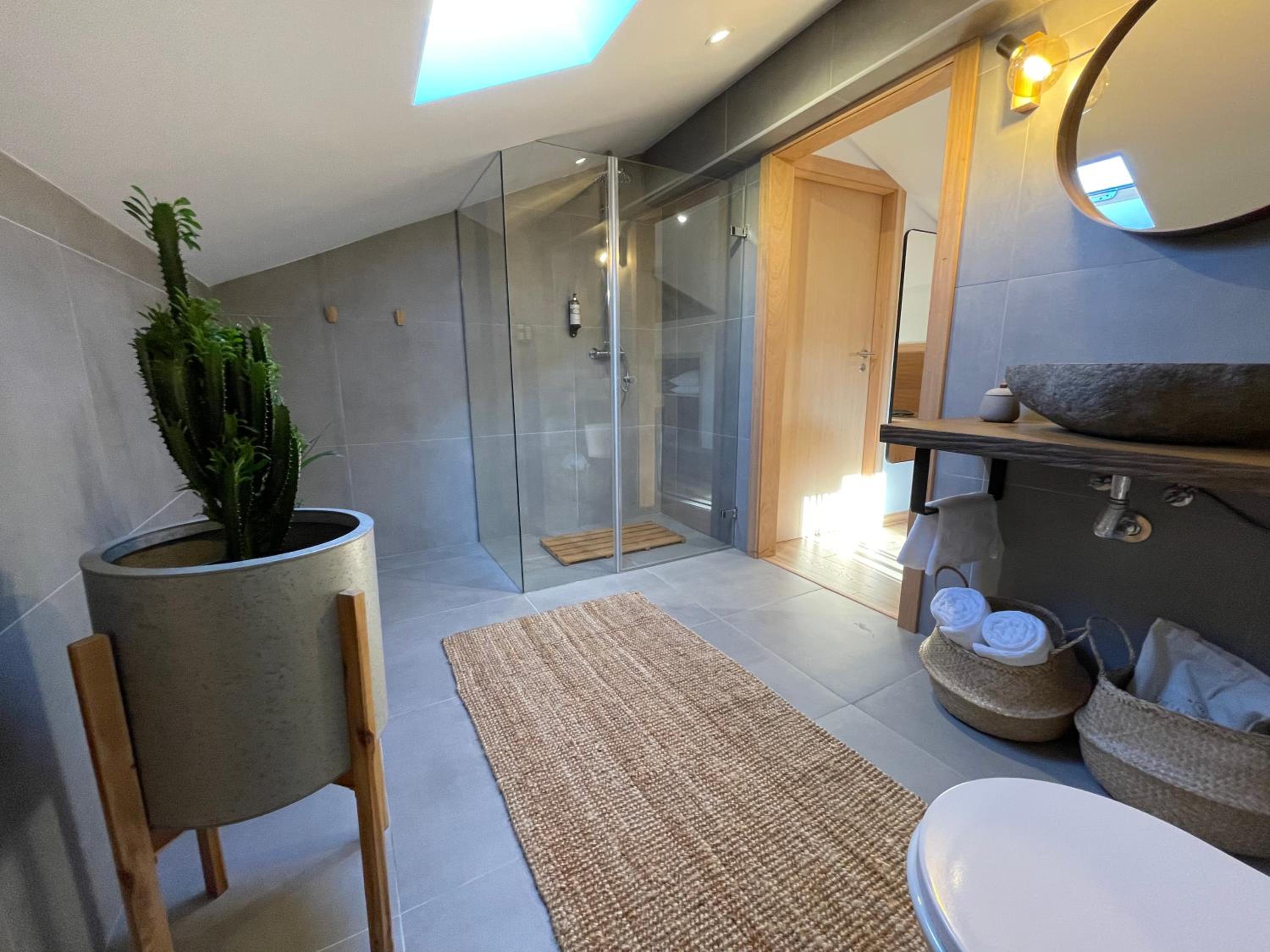Queen Room with Pool View photo 3