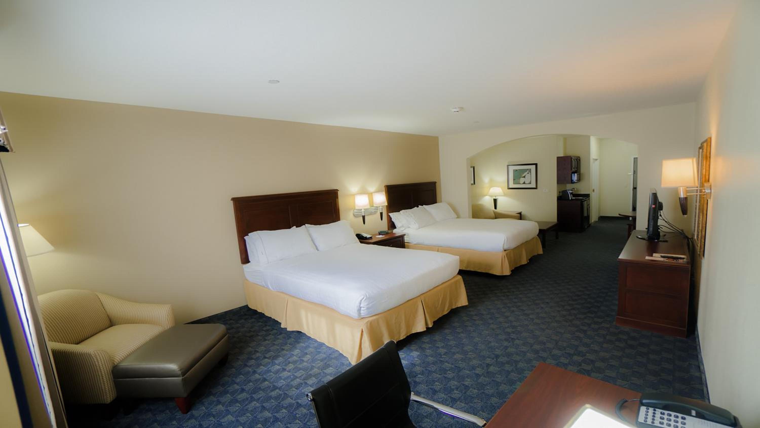 Suite with Two Beds - Non-Smoking - Photo 7