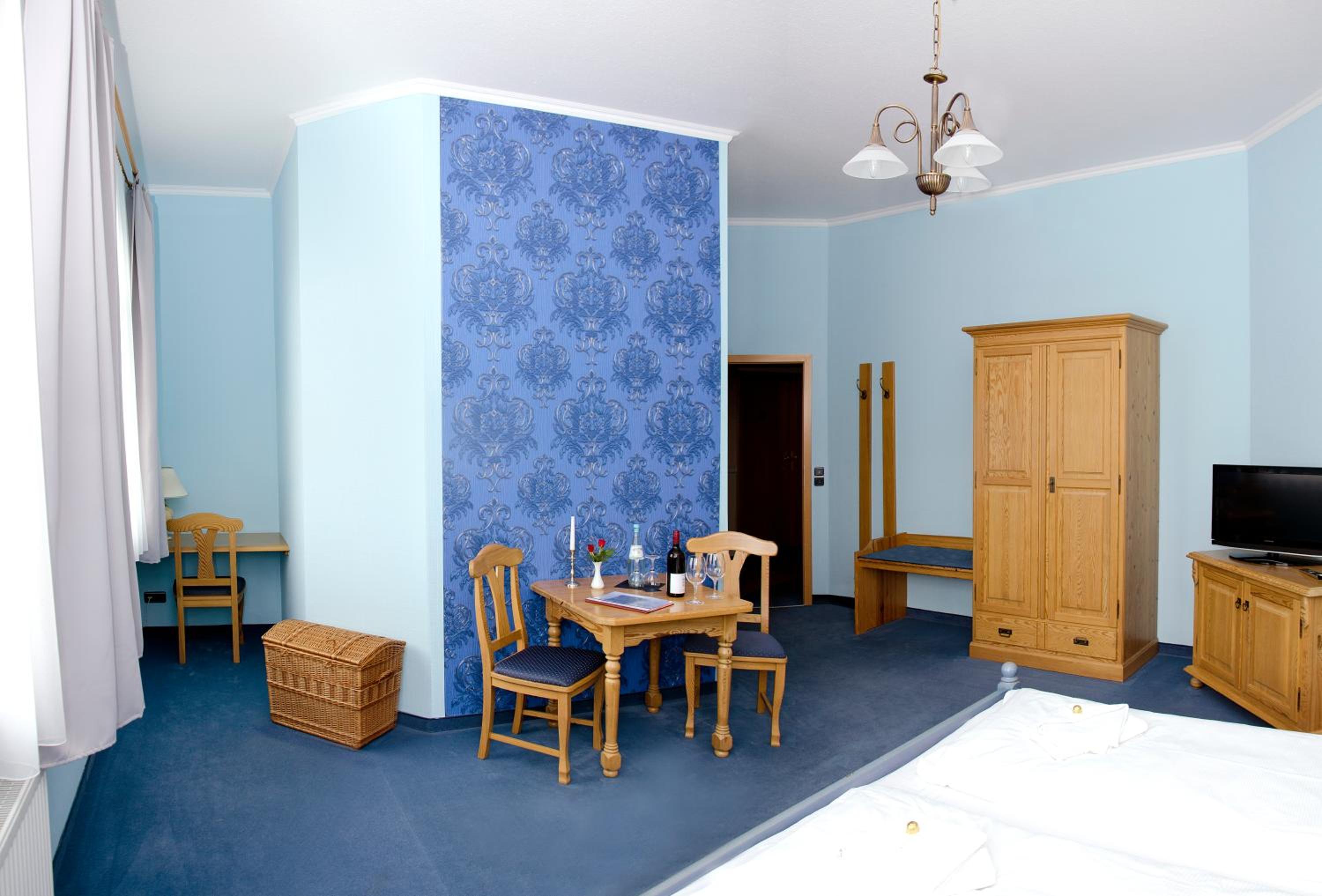 Double Room with Private Bathroom - Photo 4