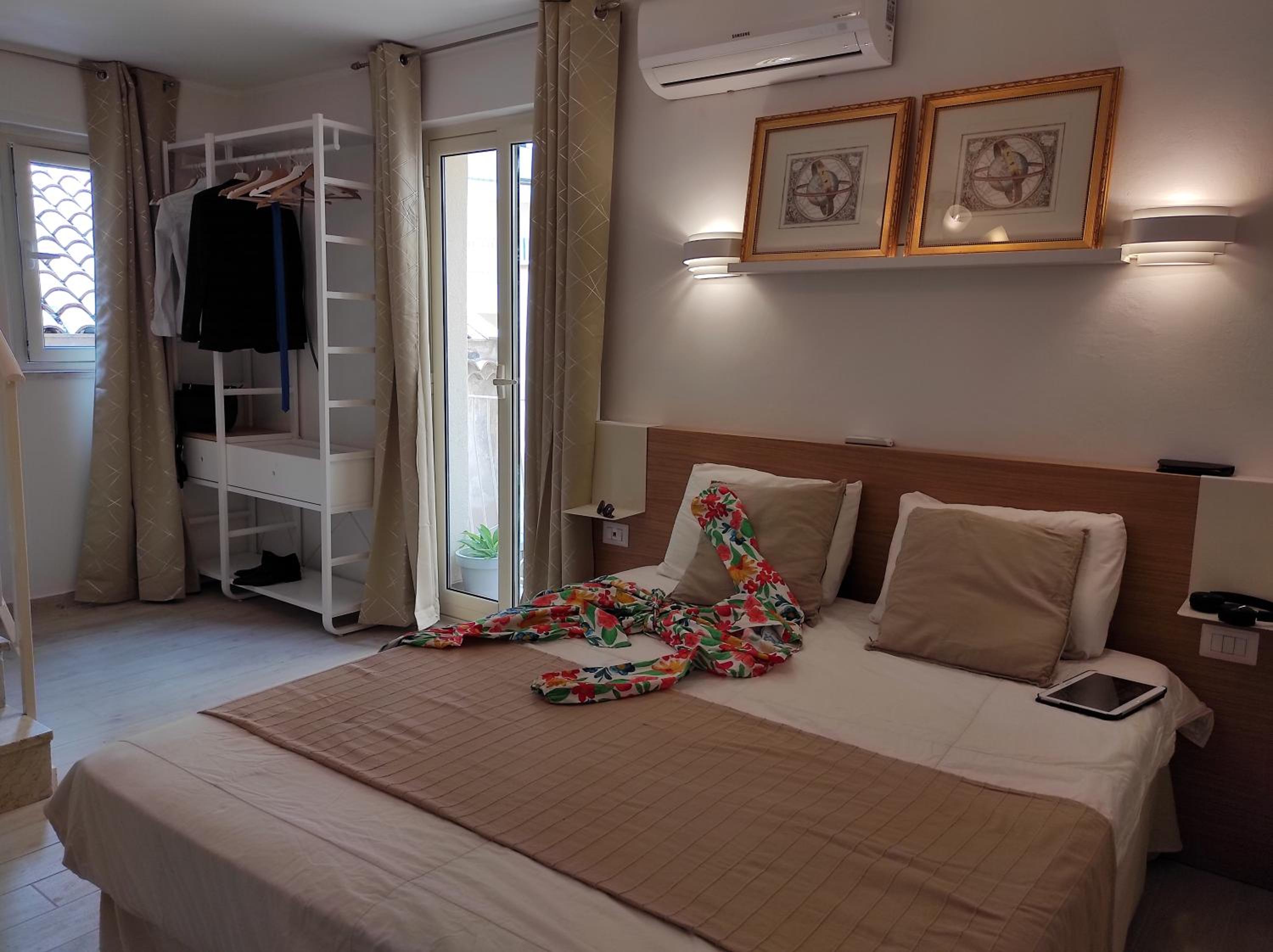 One-Bedroom Apartment - Photo 32