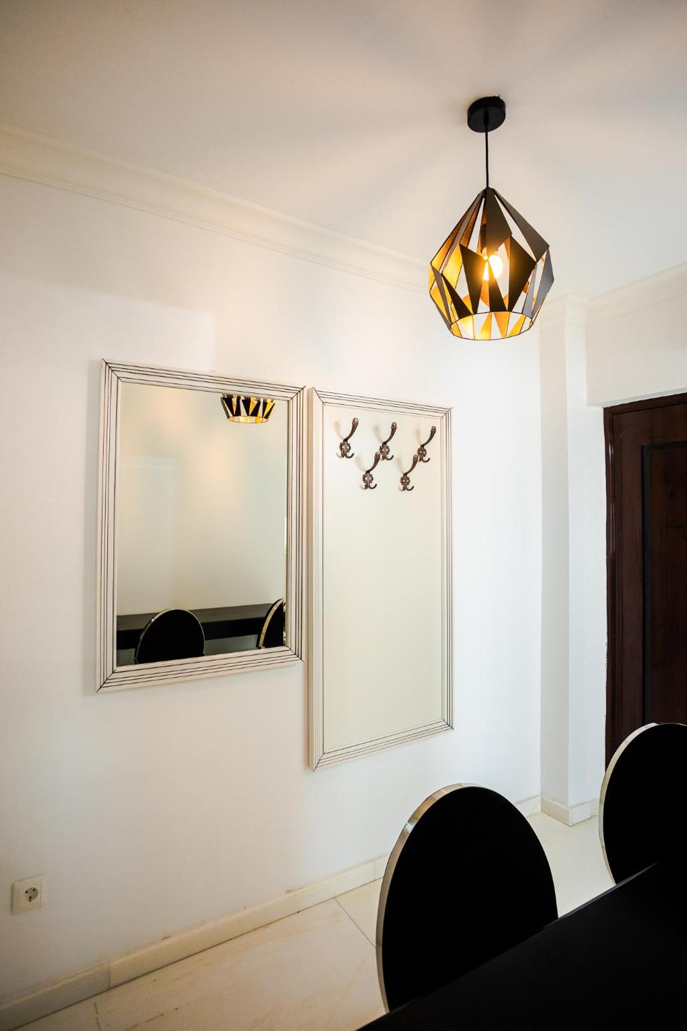 One-Bedroom Apartment - Photo 3