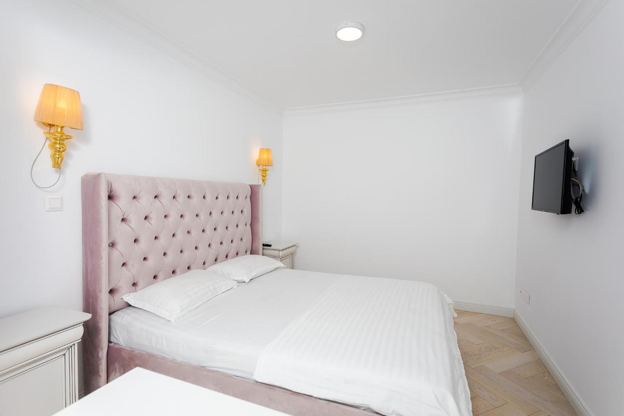 One-Bedroom Apartment - Photo 5