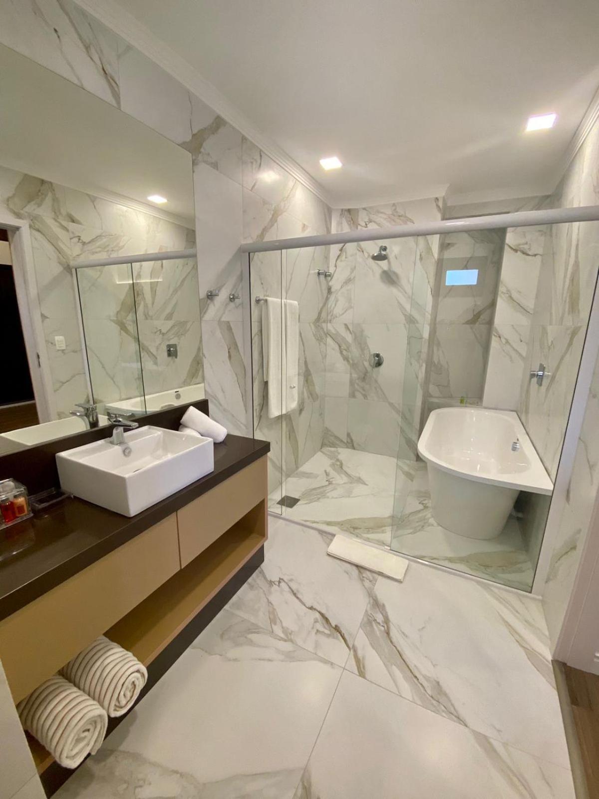 Deluxe King Room photo 2