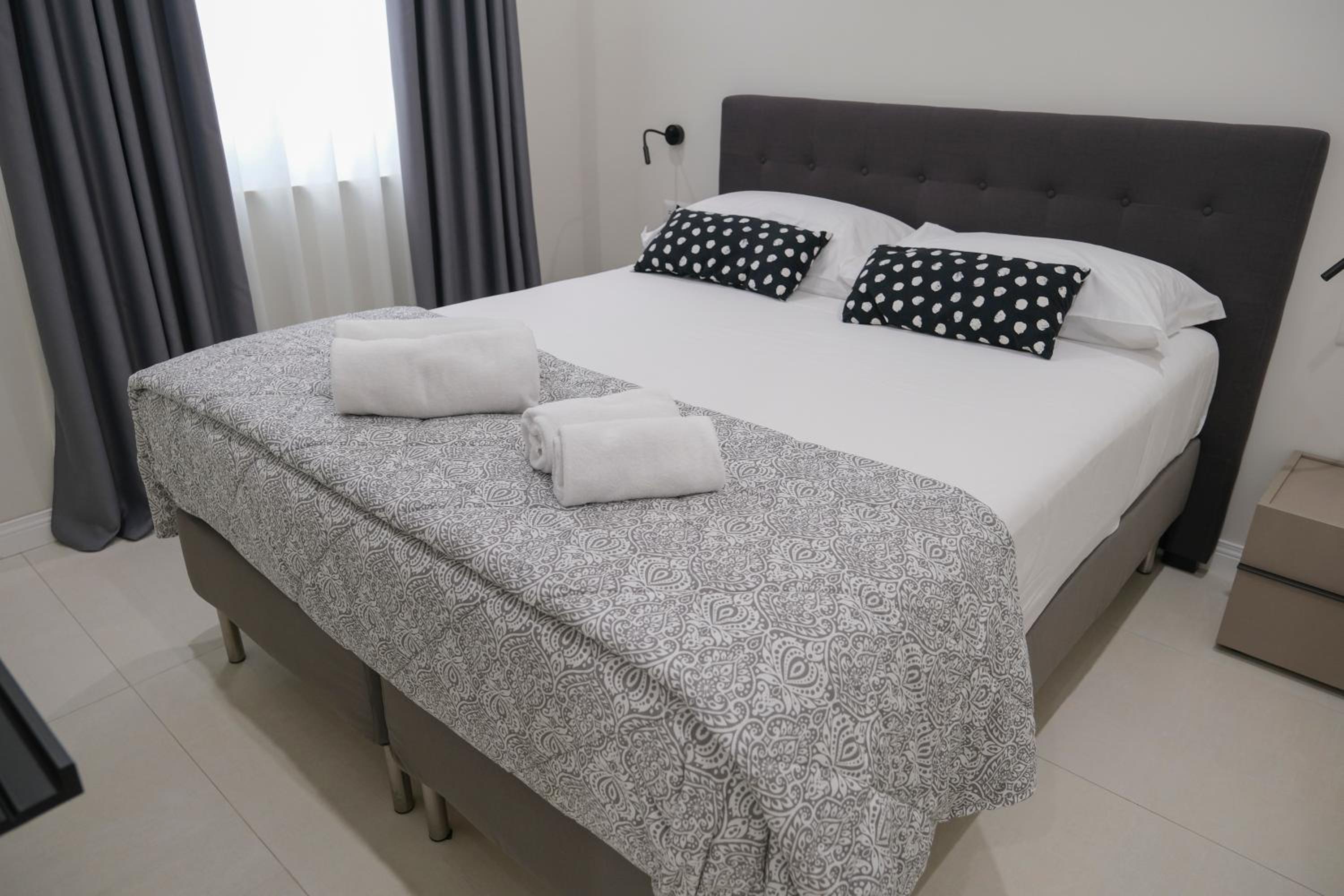 Superior Double or Twin Room - Photo 12