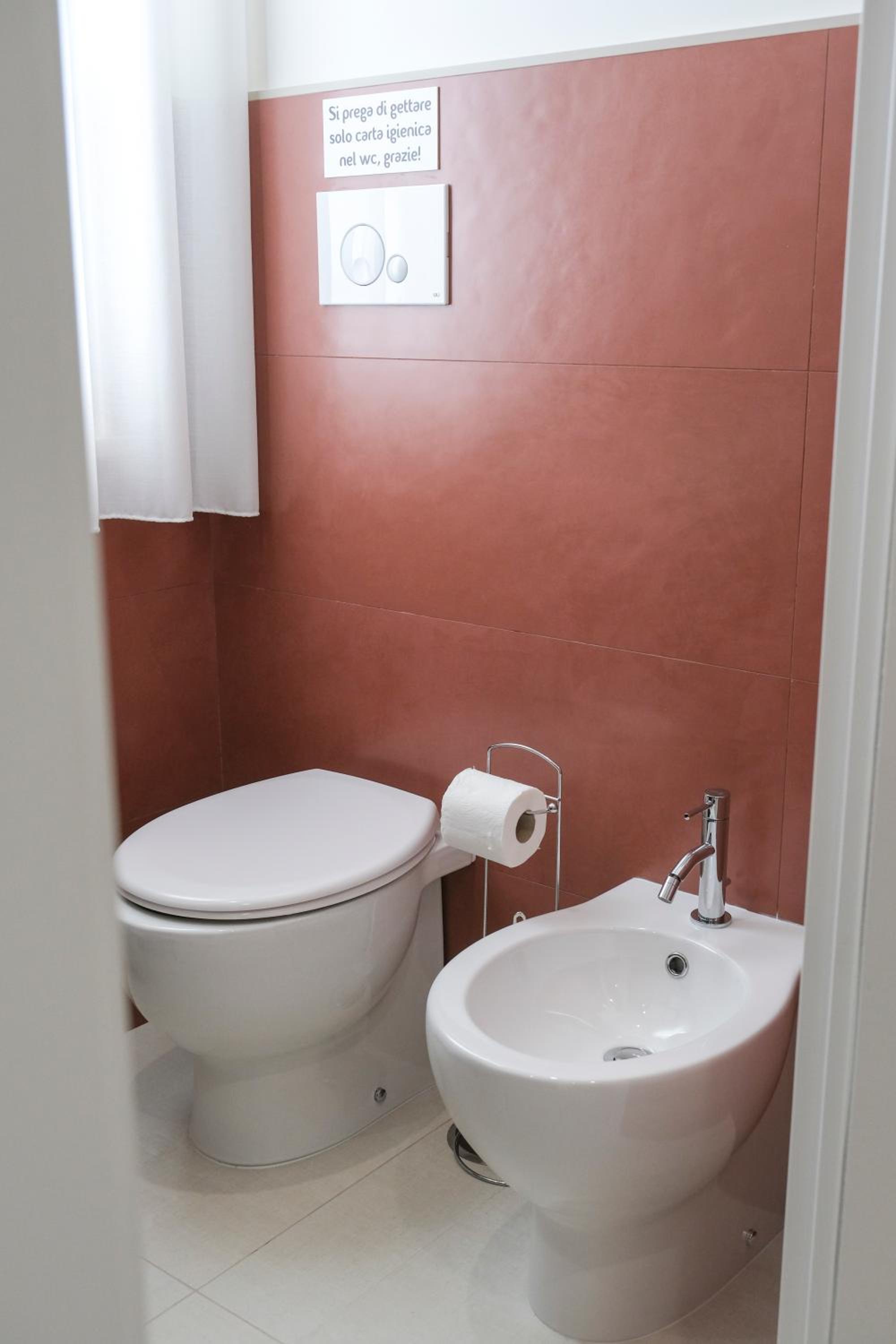 Deluxe Double Room with Balcony - Photo 4