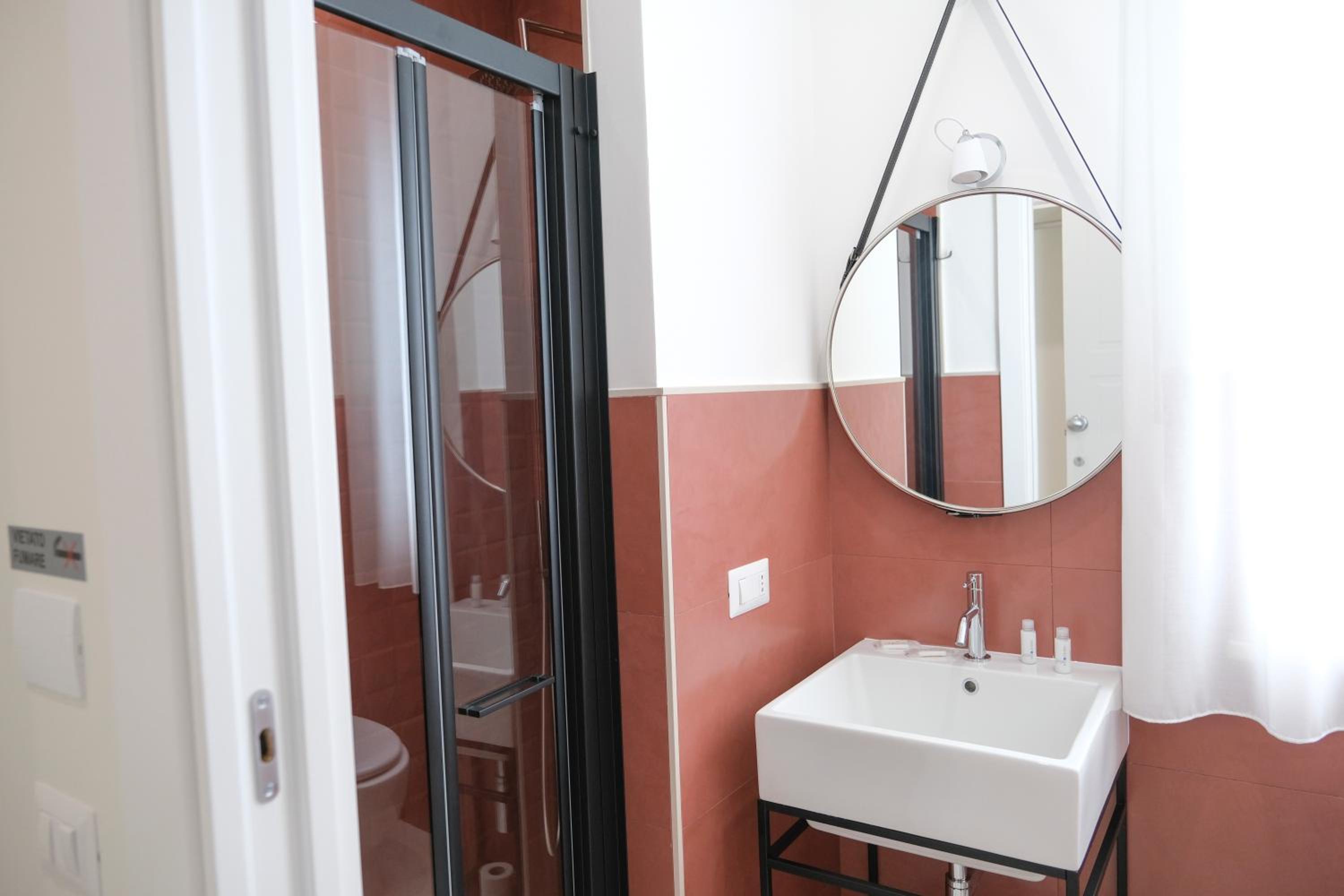 Deluxe Double Room with Balcony - Photo 5