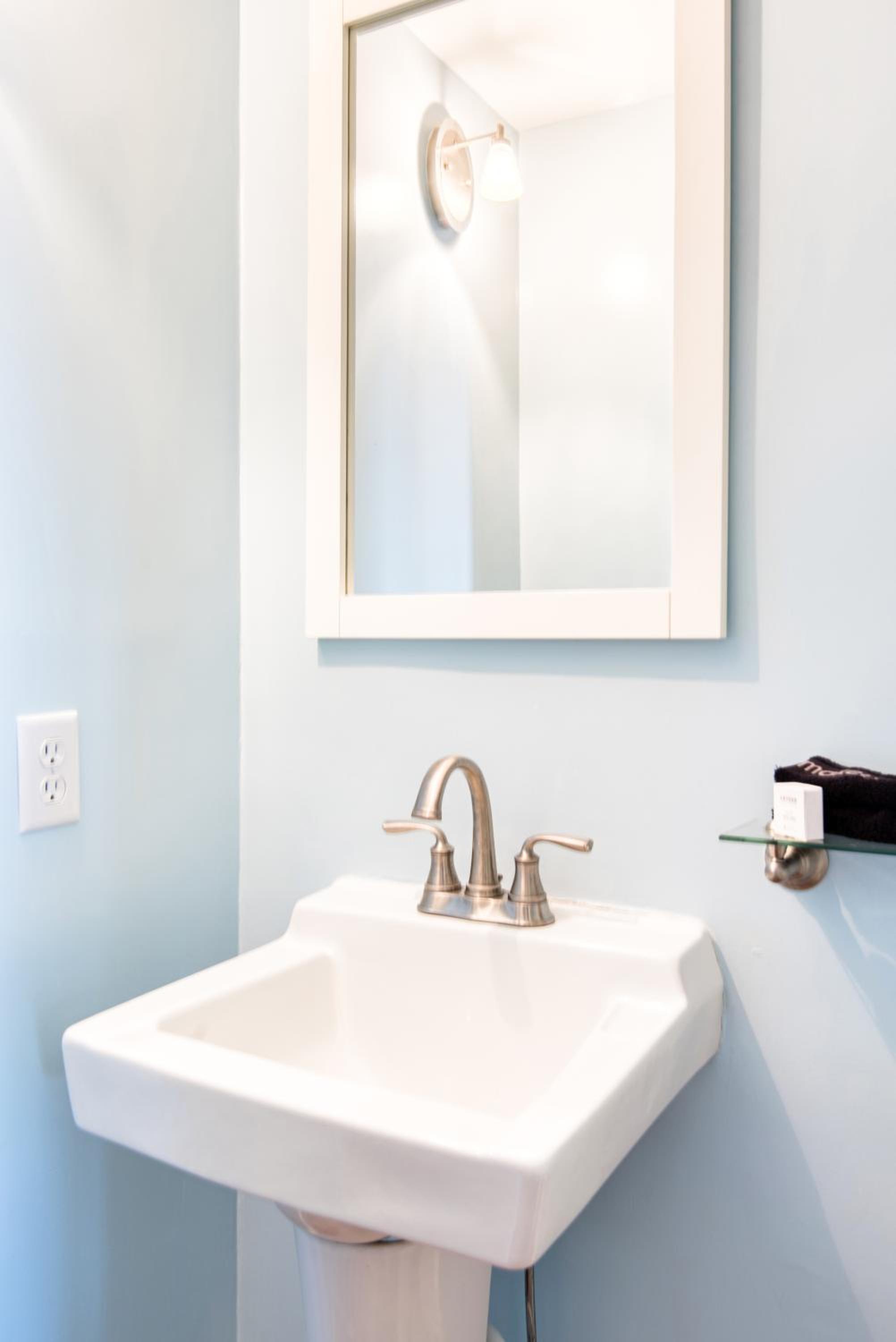 Deluxe King Suite photo 2