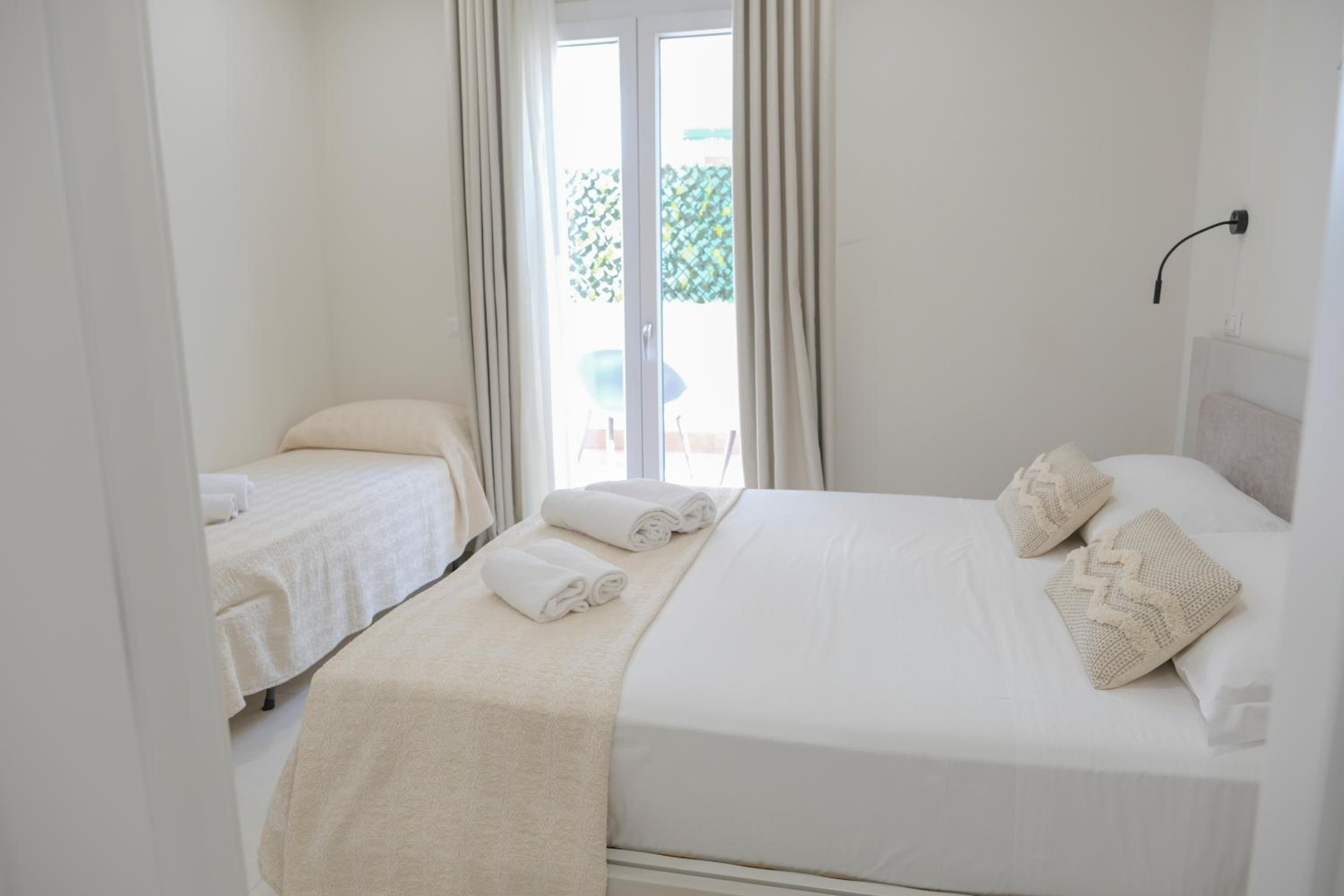Deluxe Triple Room - Photo 9