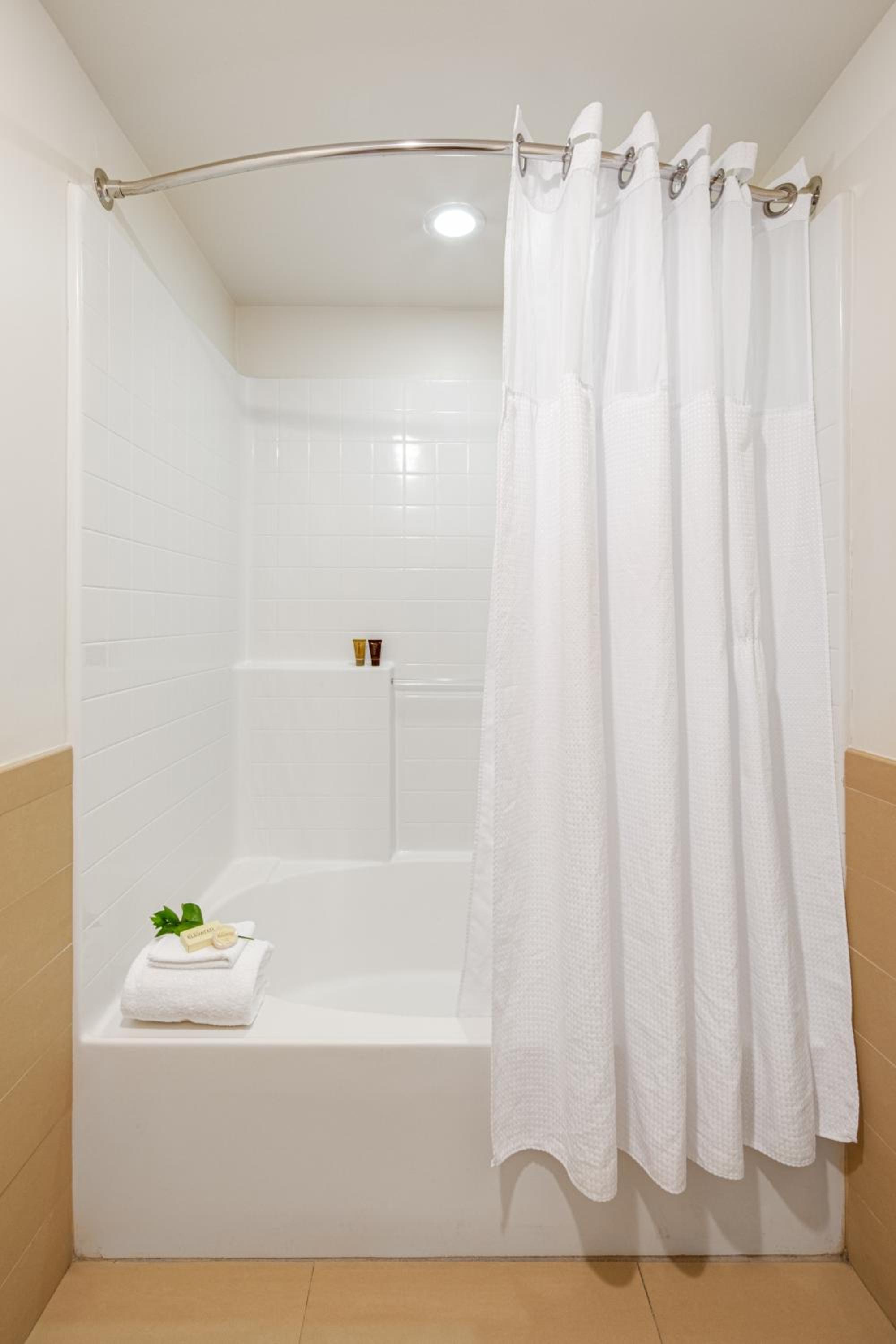 King Suite - Photo 2