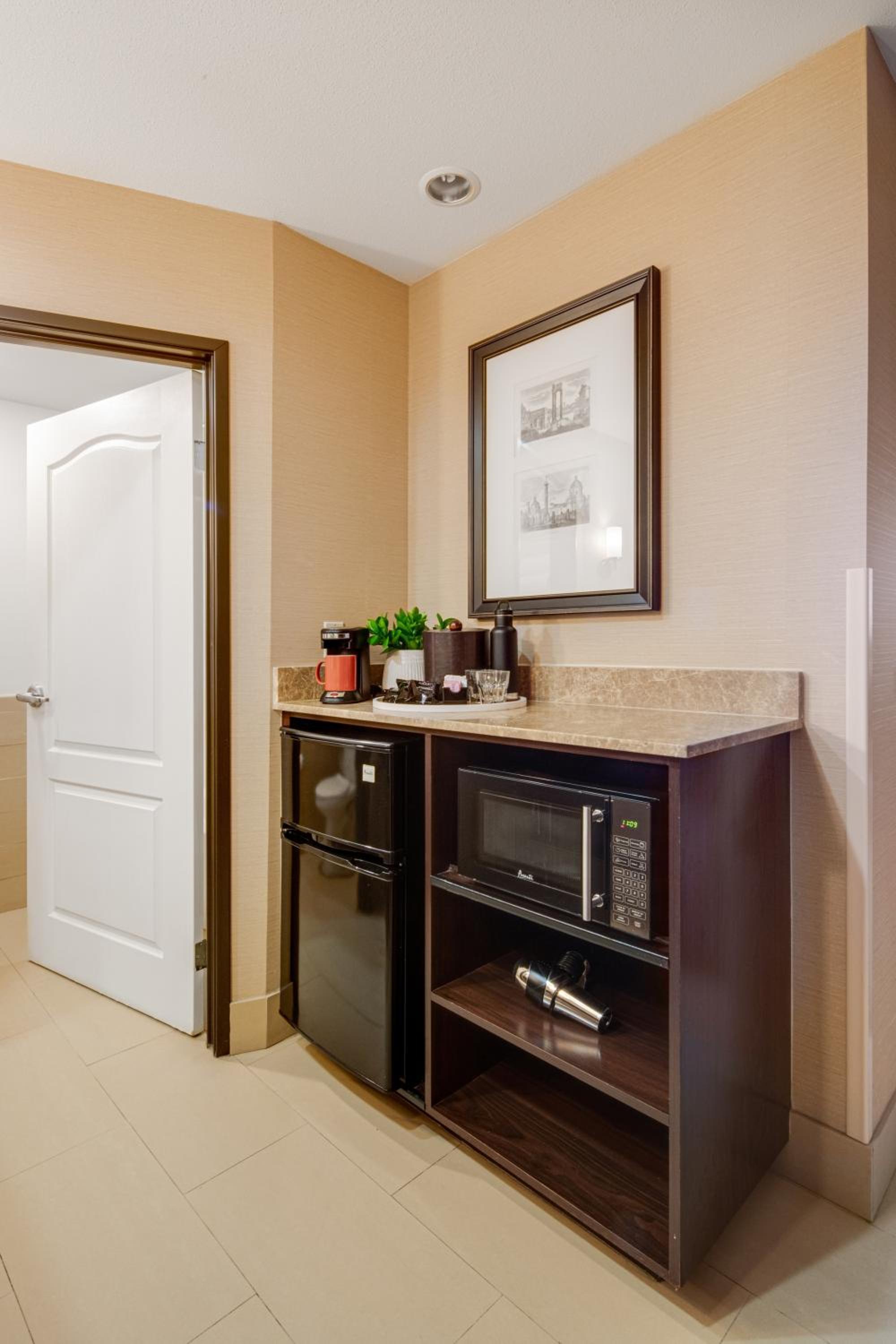 King Suite - Photo 6