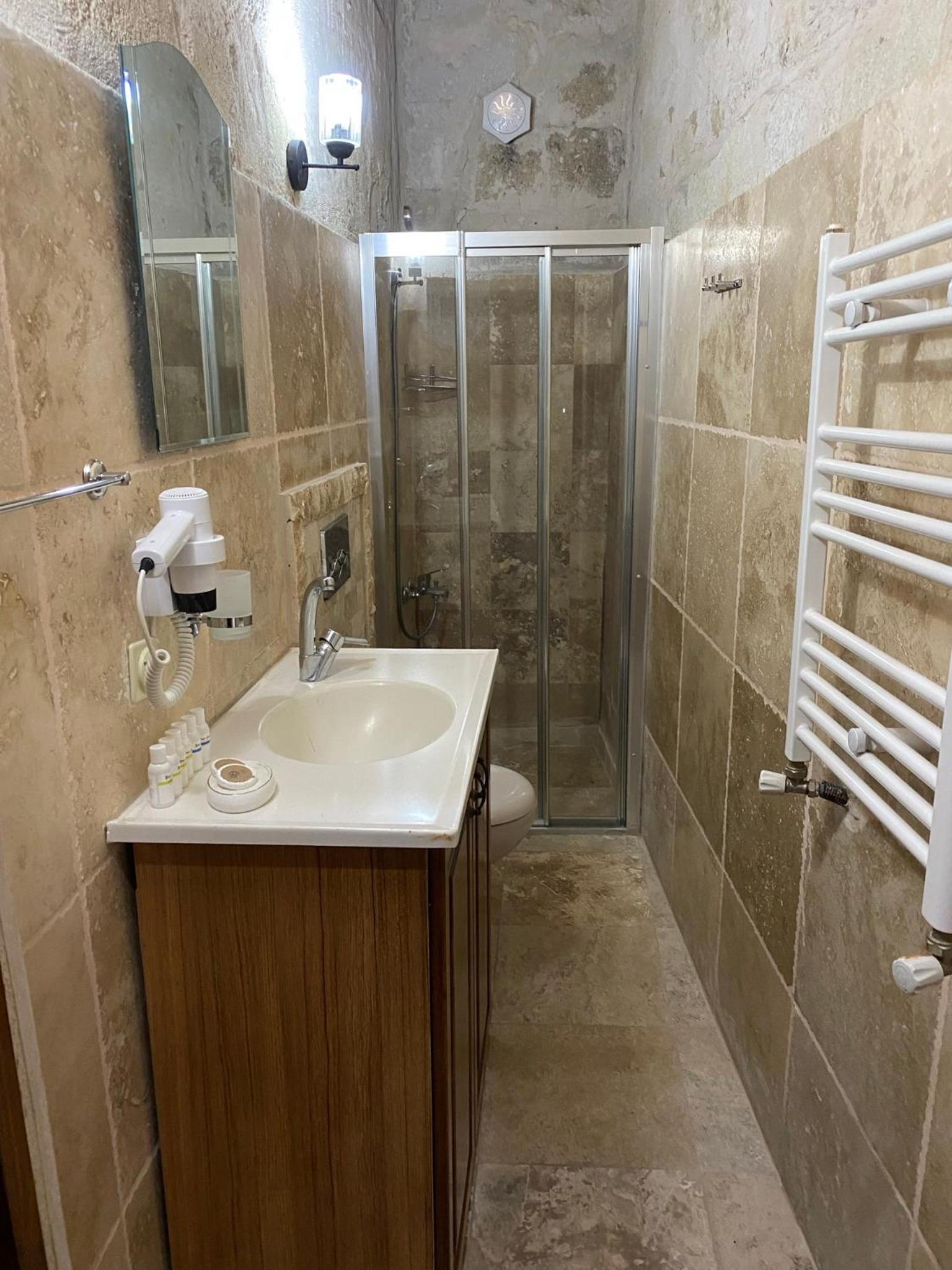 Standard  Double Room - Photo 13