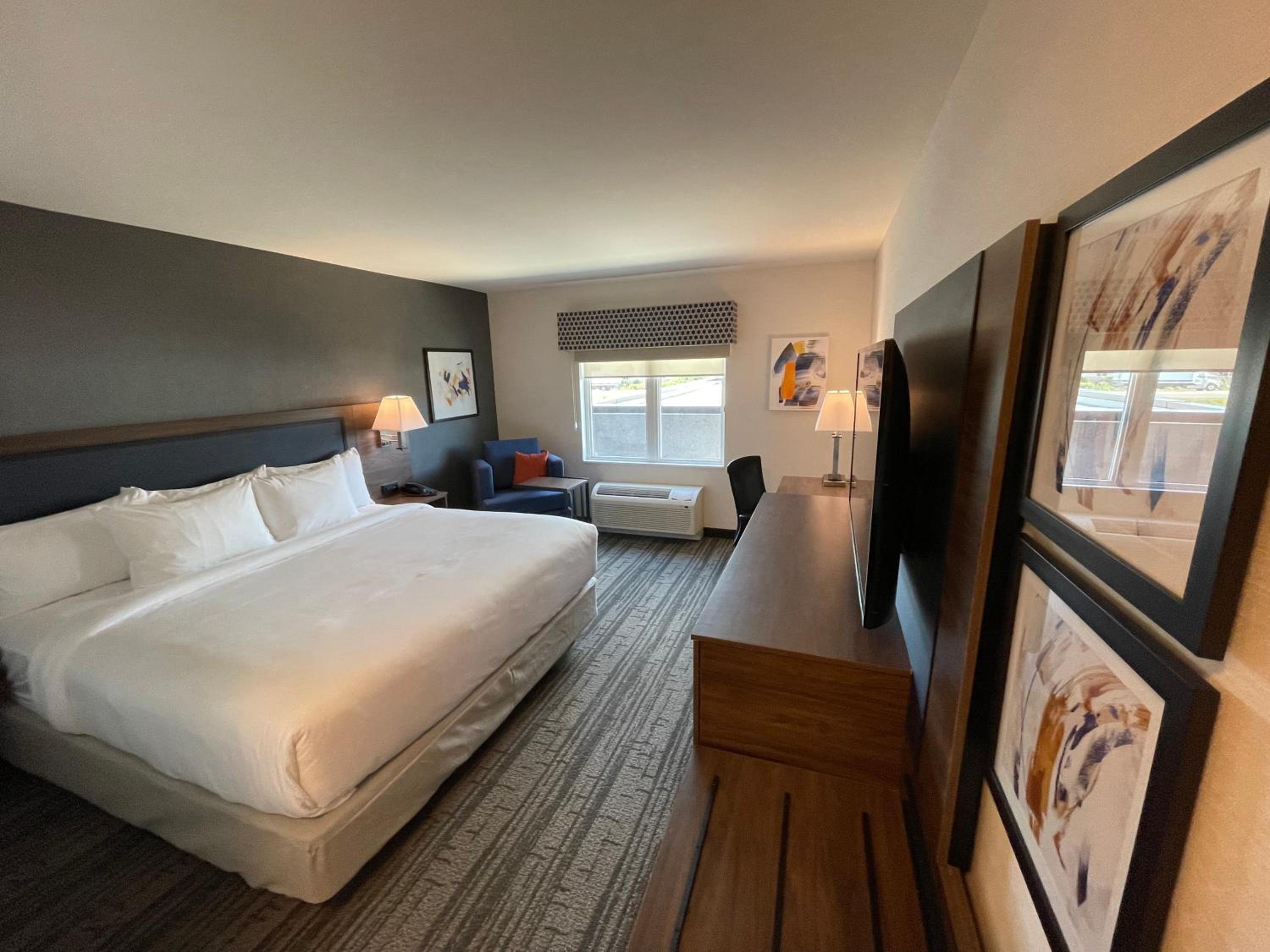 Standard King Room - Non Smoking - Photo 1