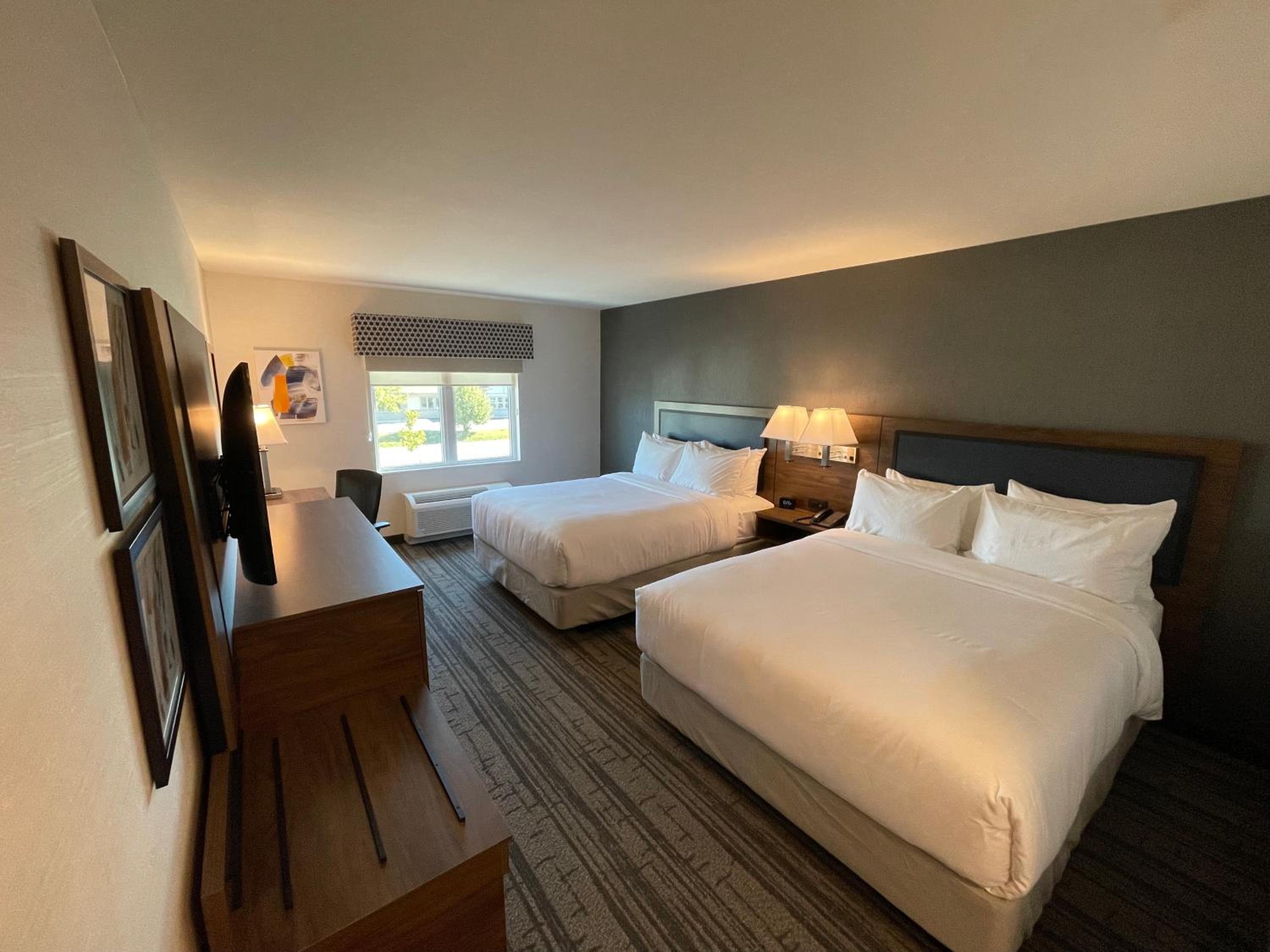 Standard Queen Room with Two Queen Beds - Non Smoking  - Photo 2