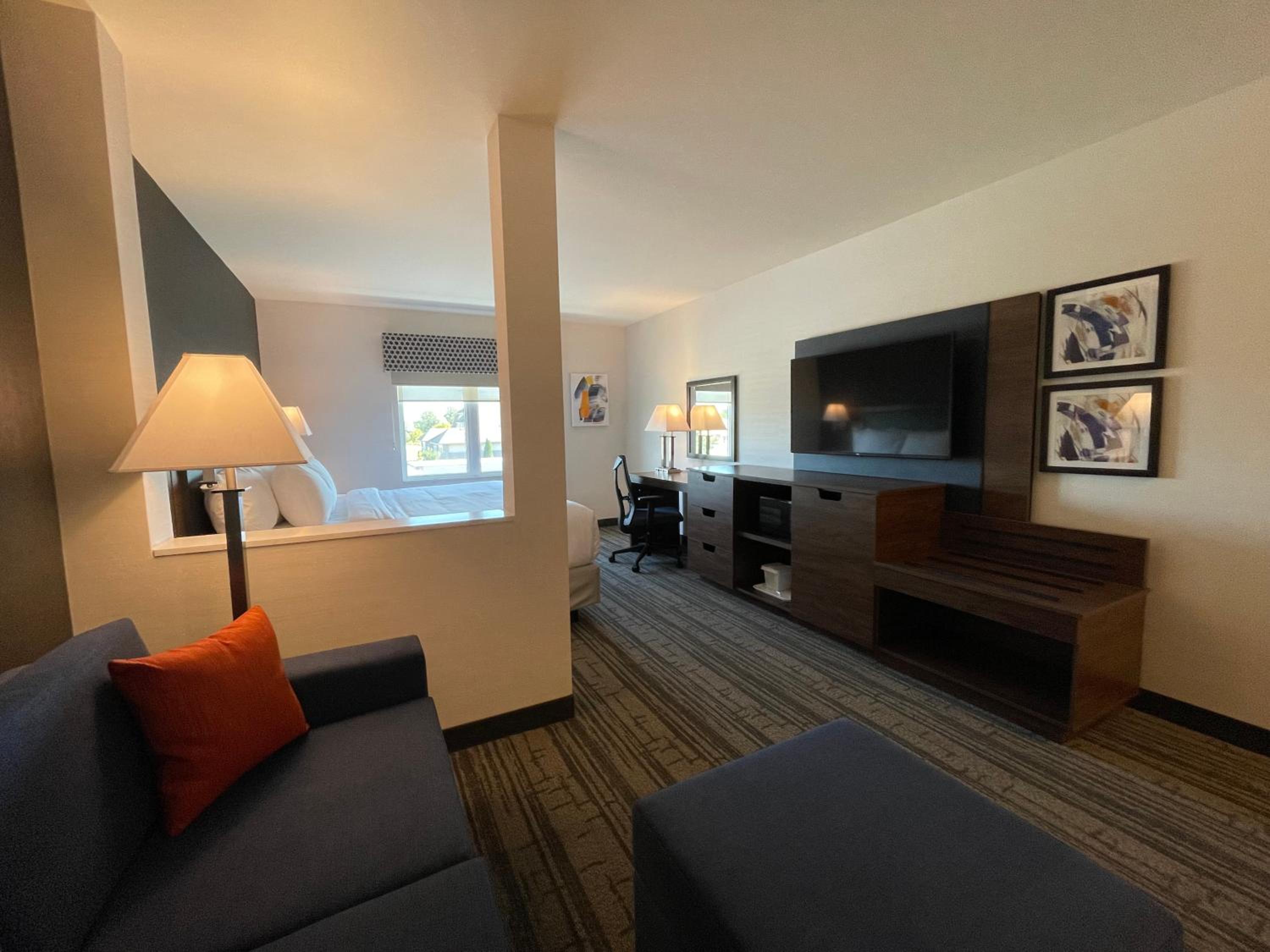 King Suite - Non Smoking - Photo 2