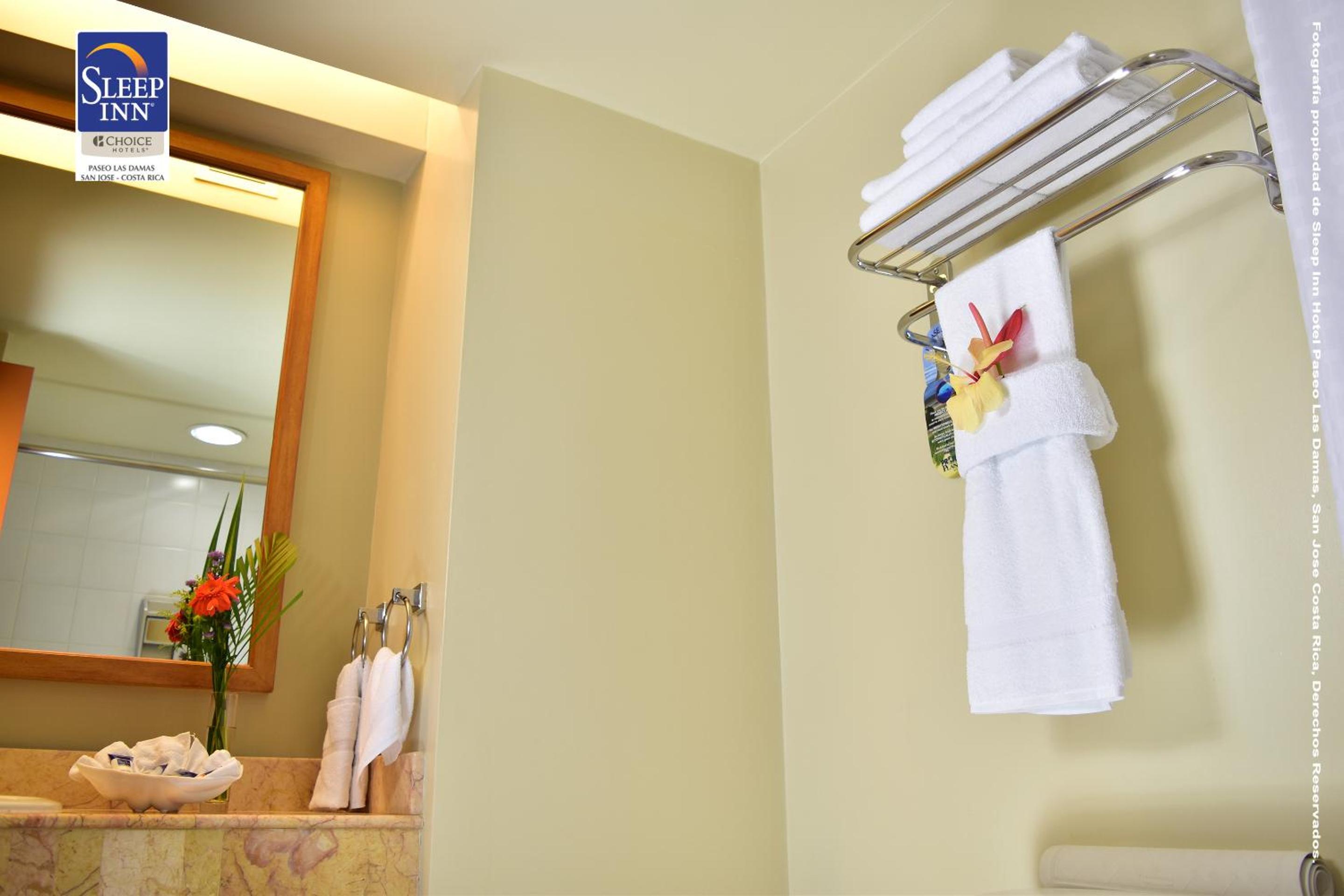 King Room - Non-Smoking - Photo 2