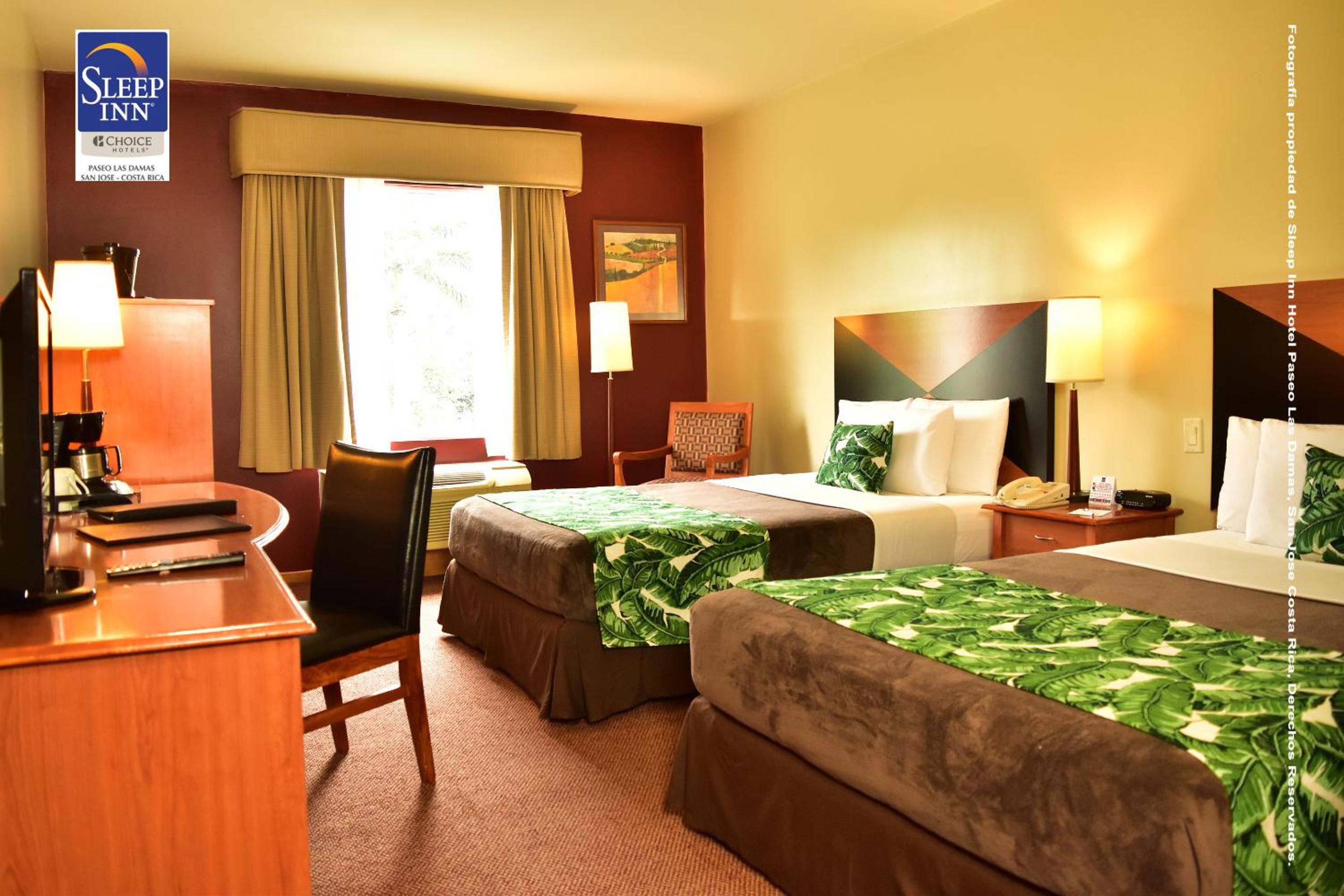 Double Room with Two Double Beds - Non Smoking - Photo 2