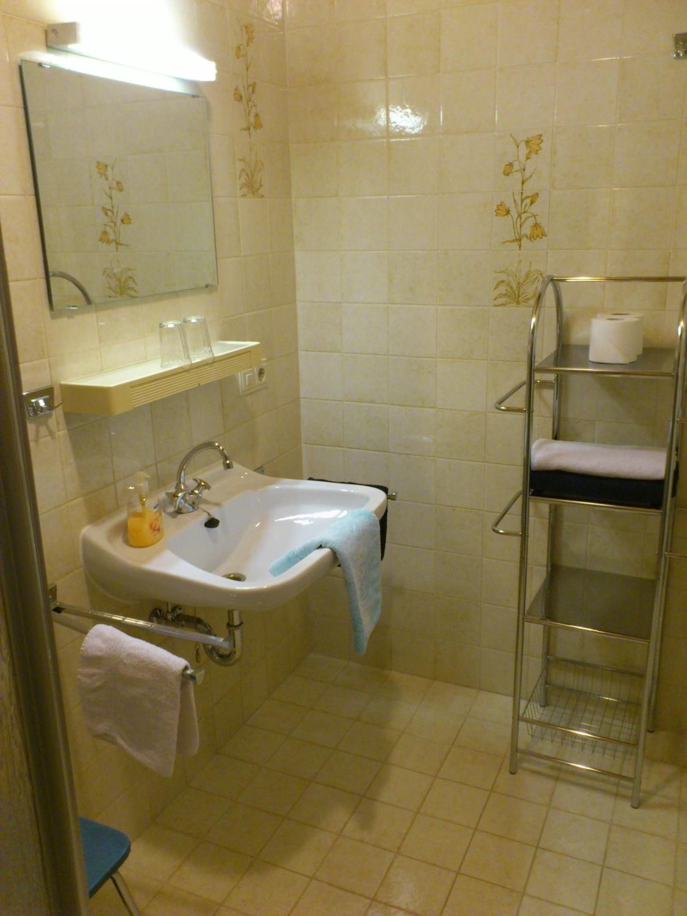 Family Room with Private Bathroom photo 2