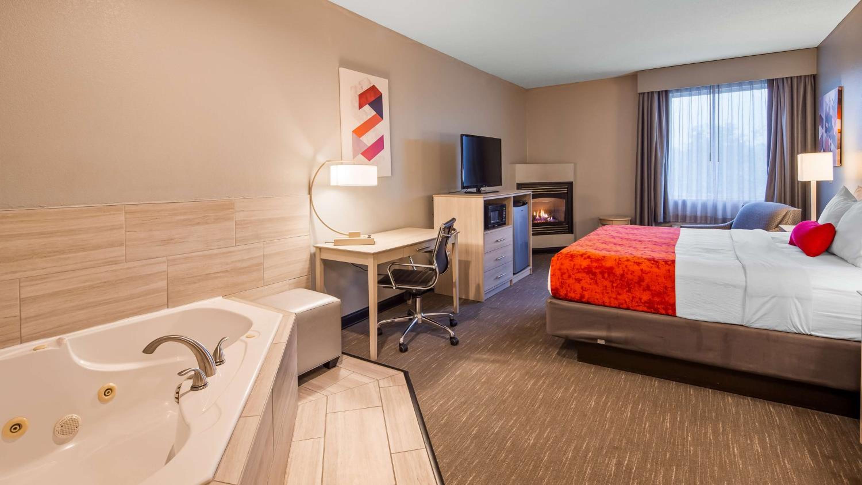 King Suite with Spa Bath and Fireplace - Photo 1