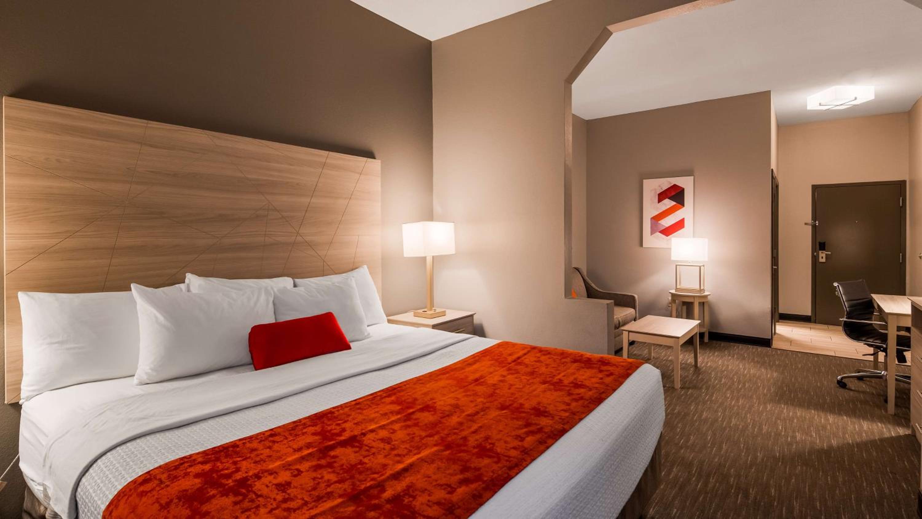 King Suite with Sofa Bed - Photo 3