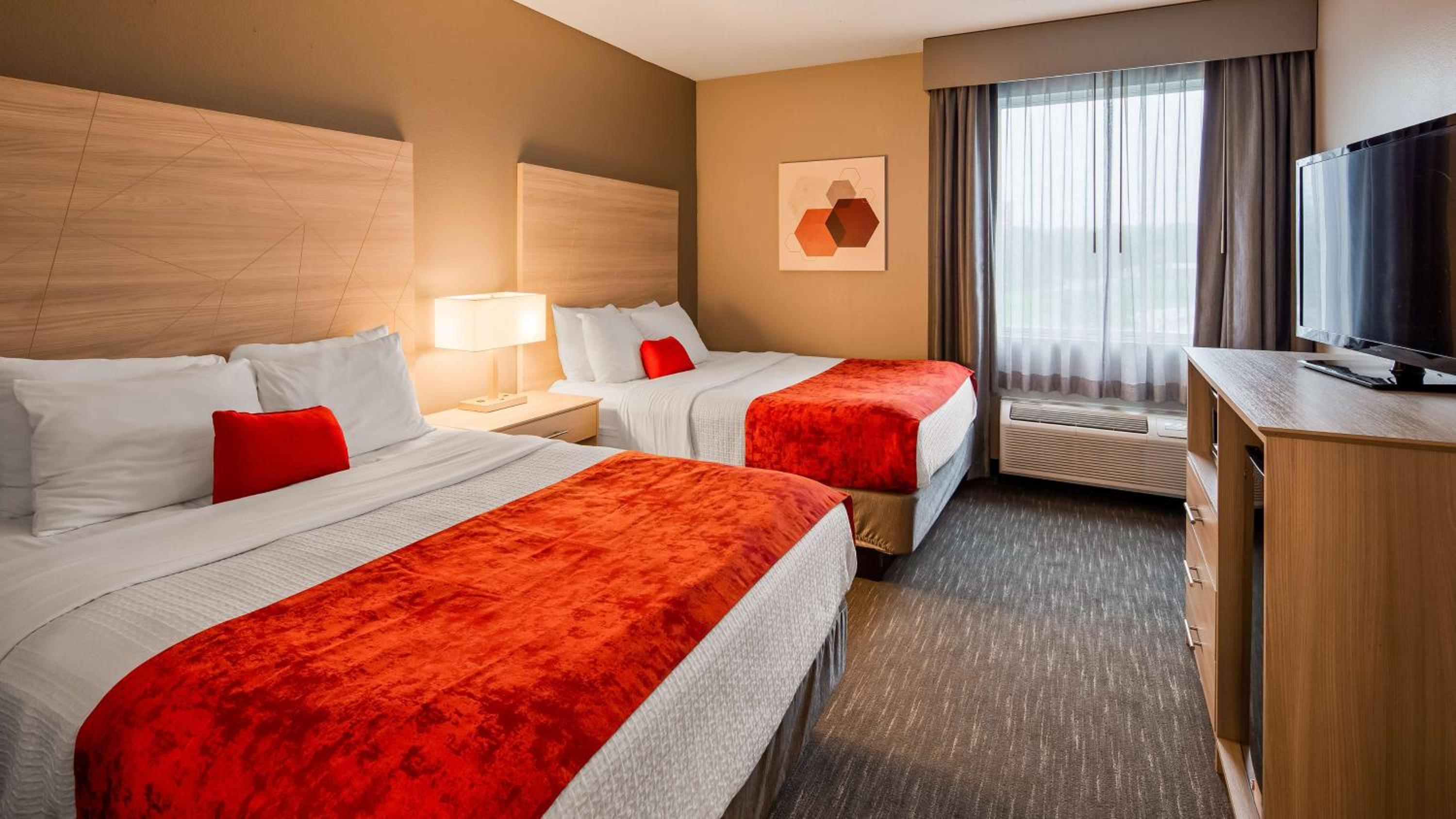 Queen Suite with Two Queen Beds and Sofa Bed - Photo 3