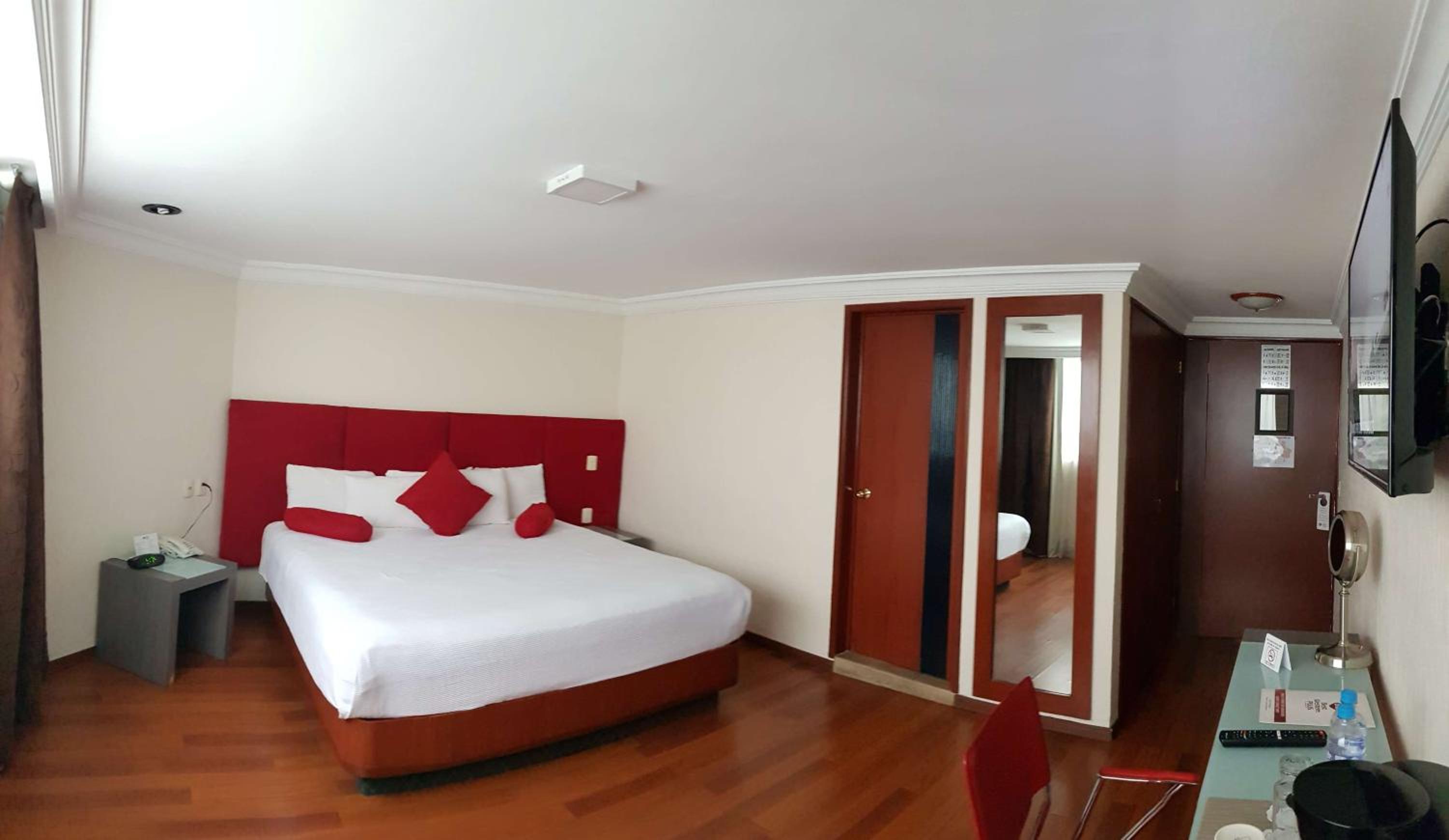 King Room - Non-Smoking photo 1