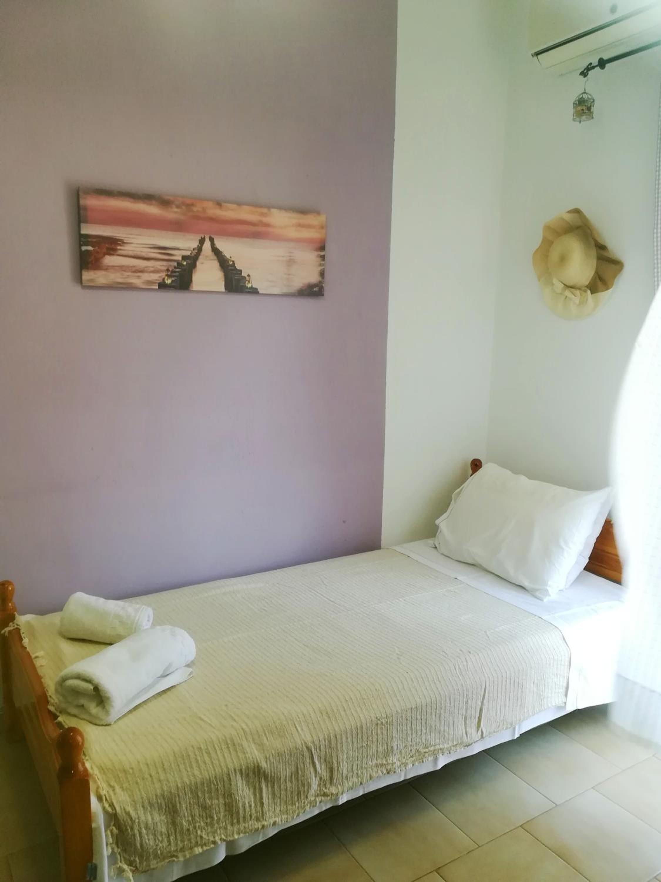 Basic Triple Room photo 1
