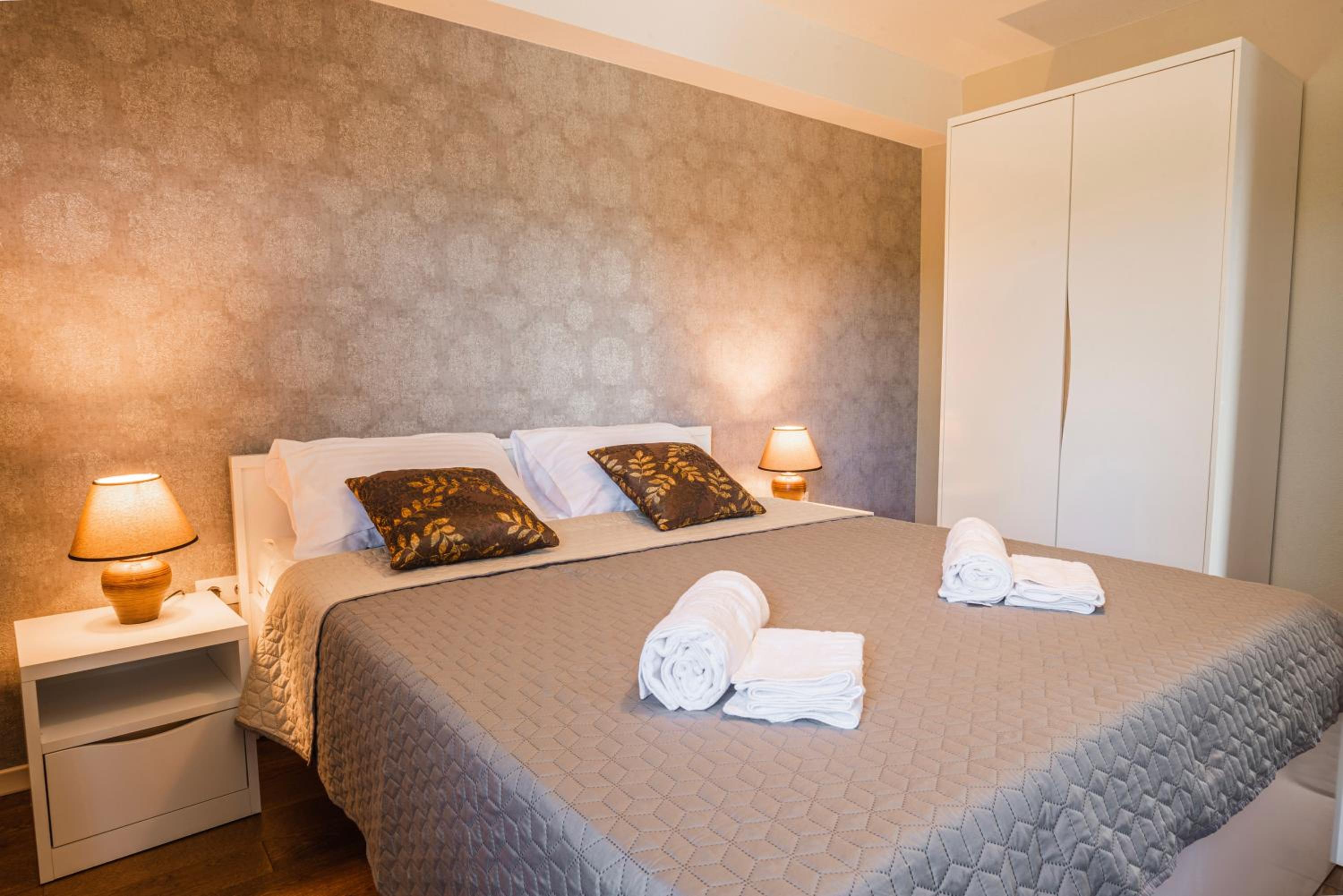 Two-Bedroom Deluxe Apartment with Balcony