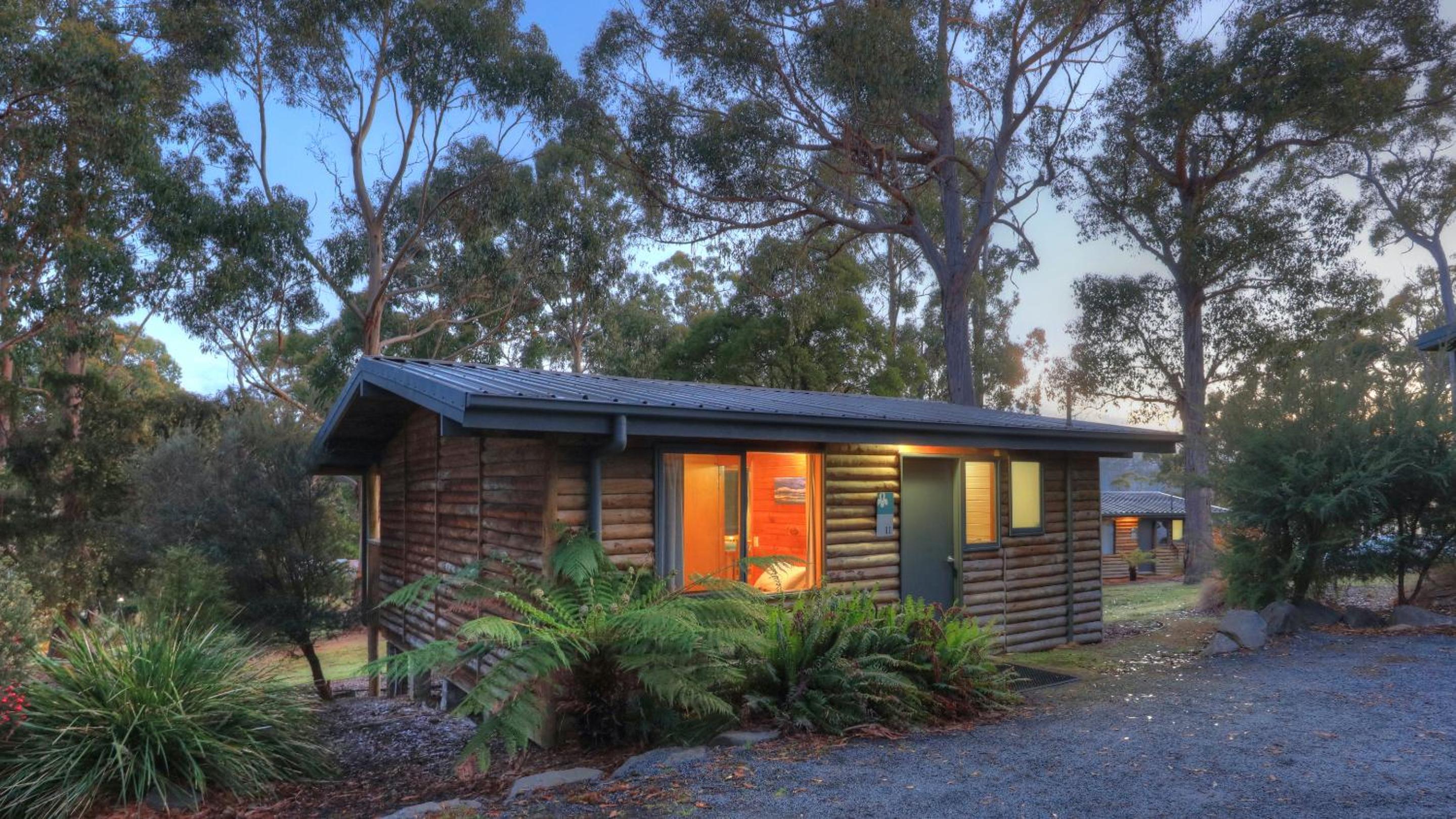 One-Bedroom Cabin with Bush Setting  photo 2