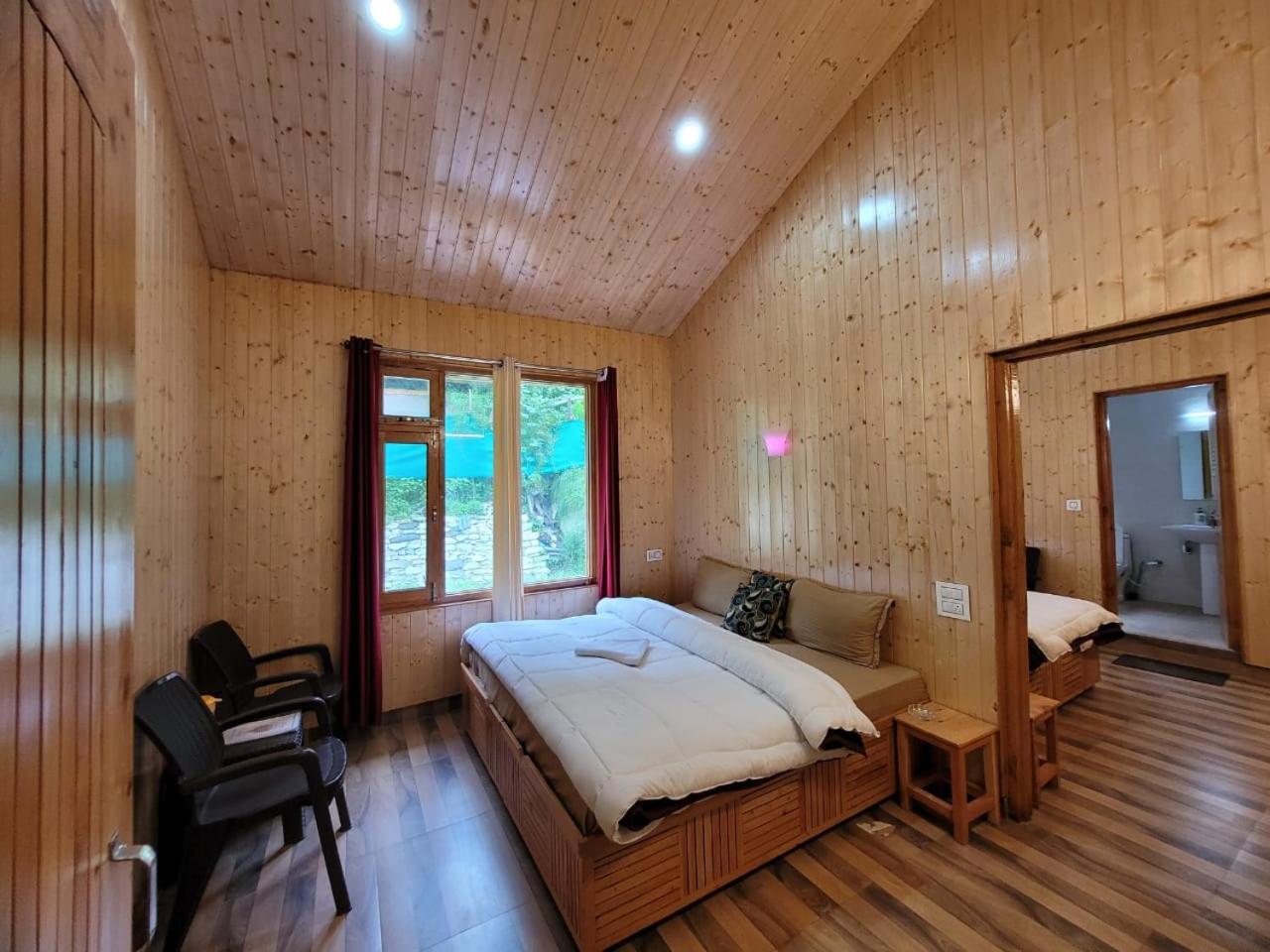 Family Room With Private Bathroom photo 3