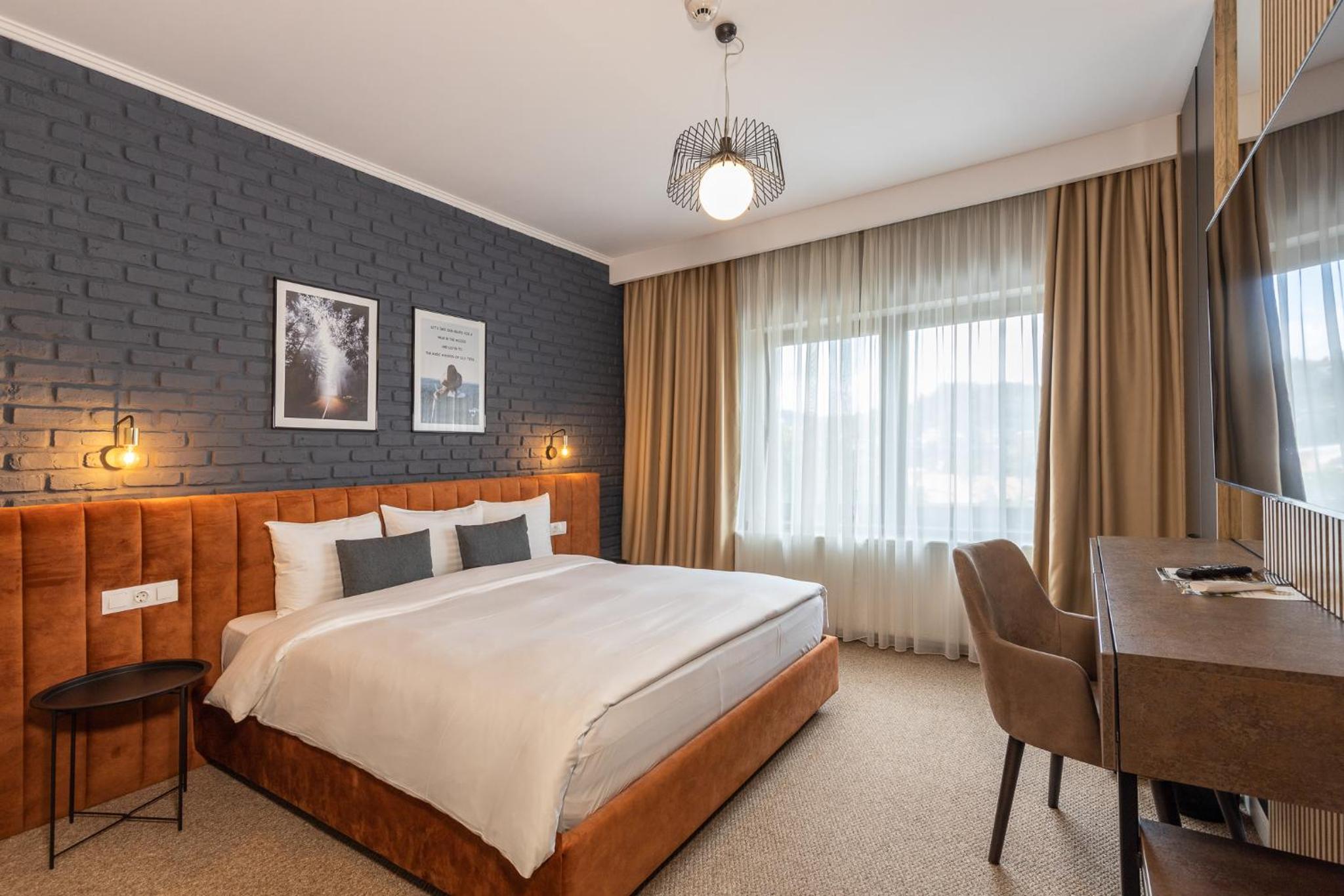 Junior Suite with City View