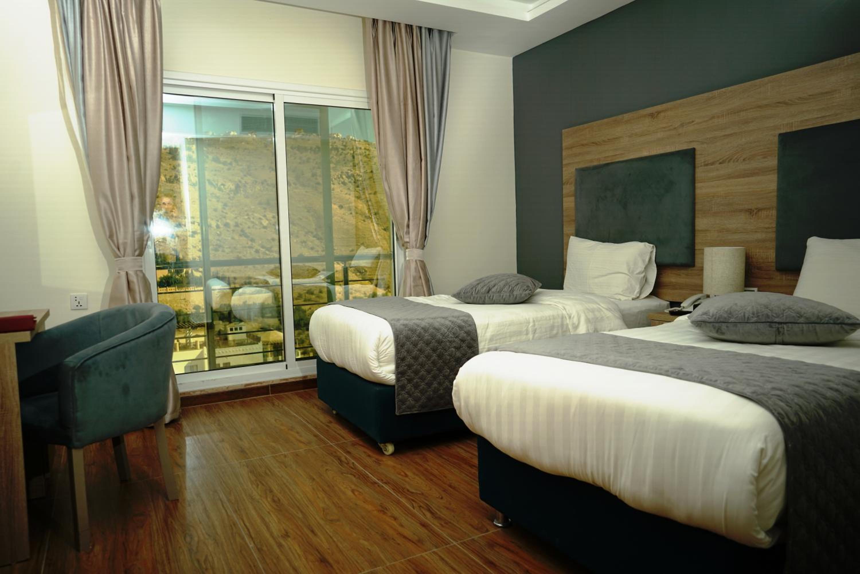 Twin Room - Photo 2