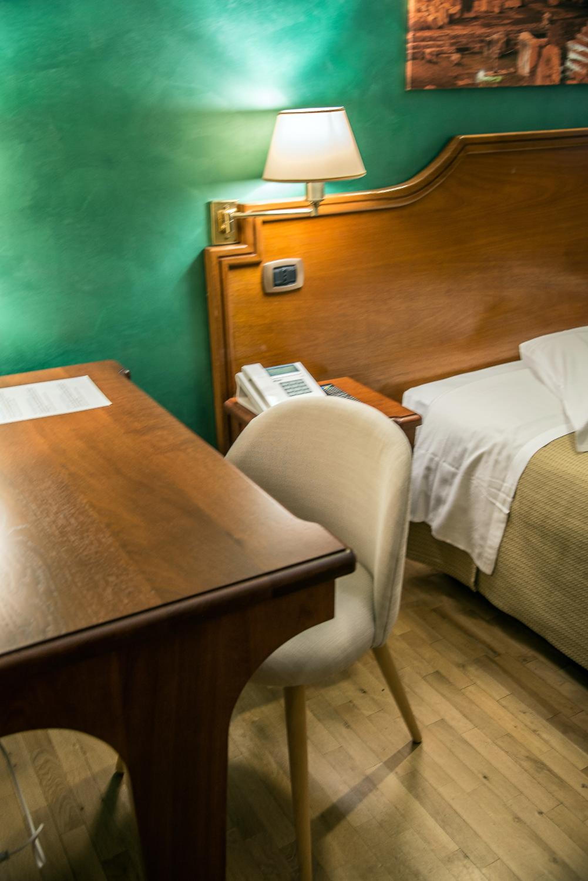 Single Room photo 2