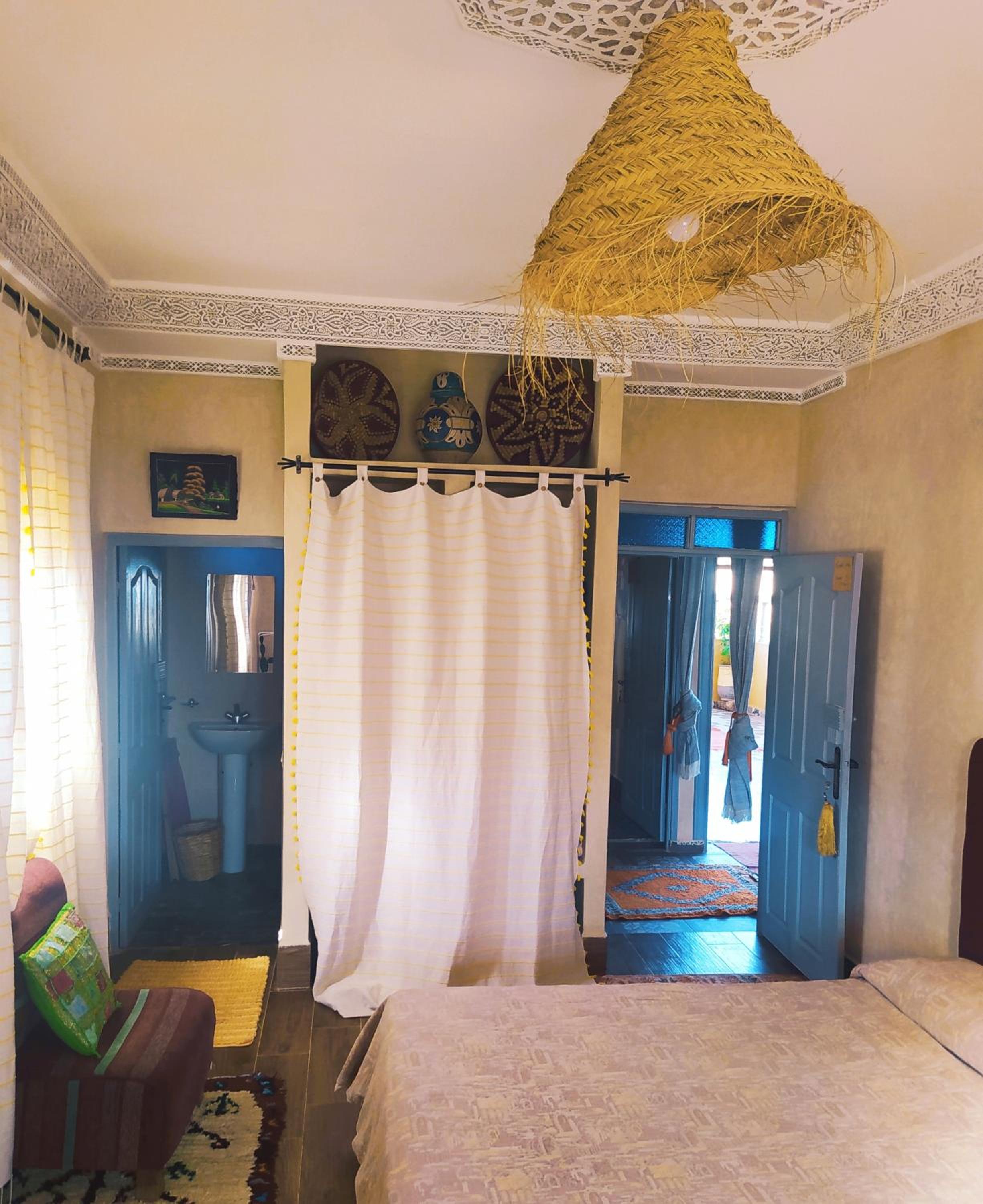 Large Double Room - Photo 10