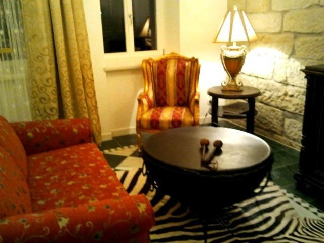 One-Bedroom Apartment with Bathtub - Photo 1