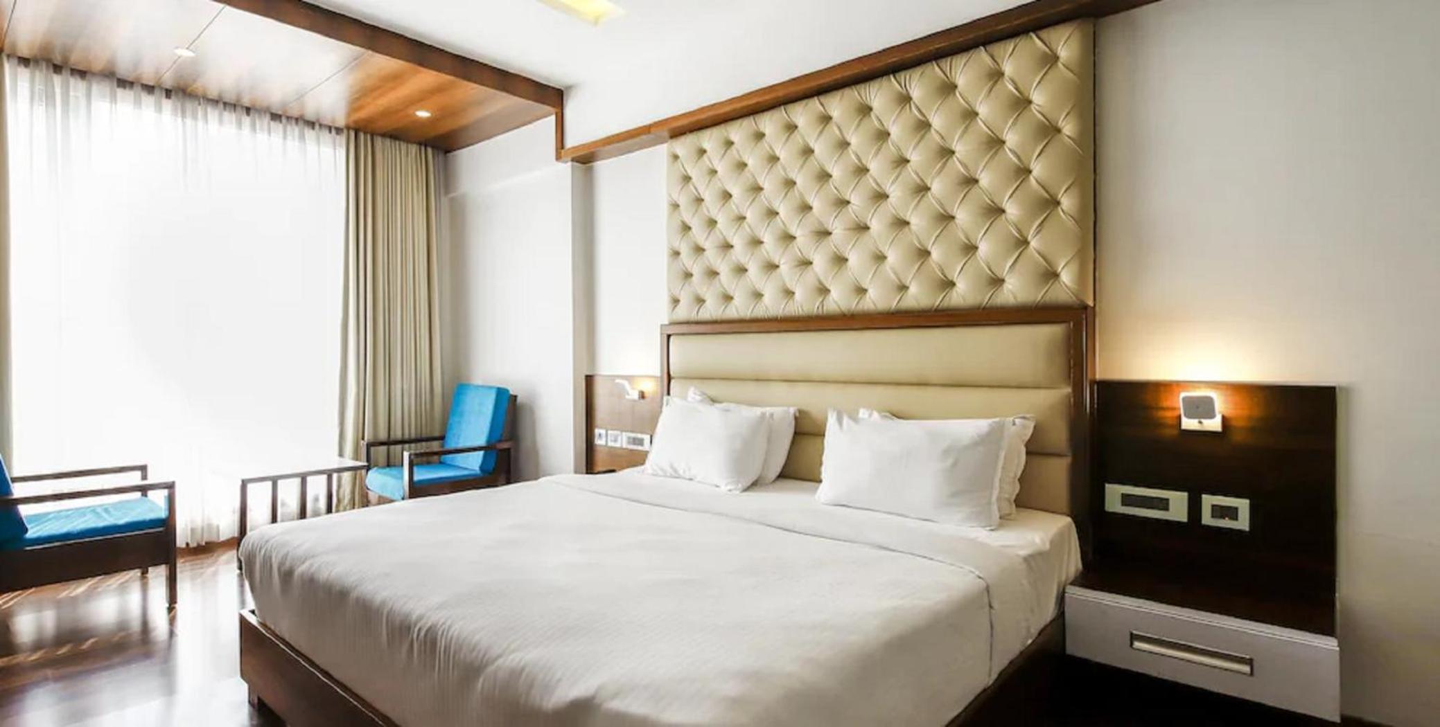 Deluxe King Room - Photo 1