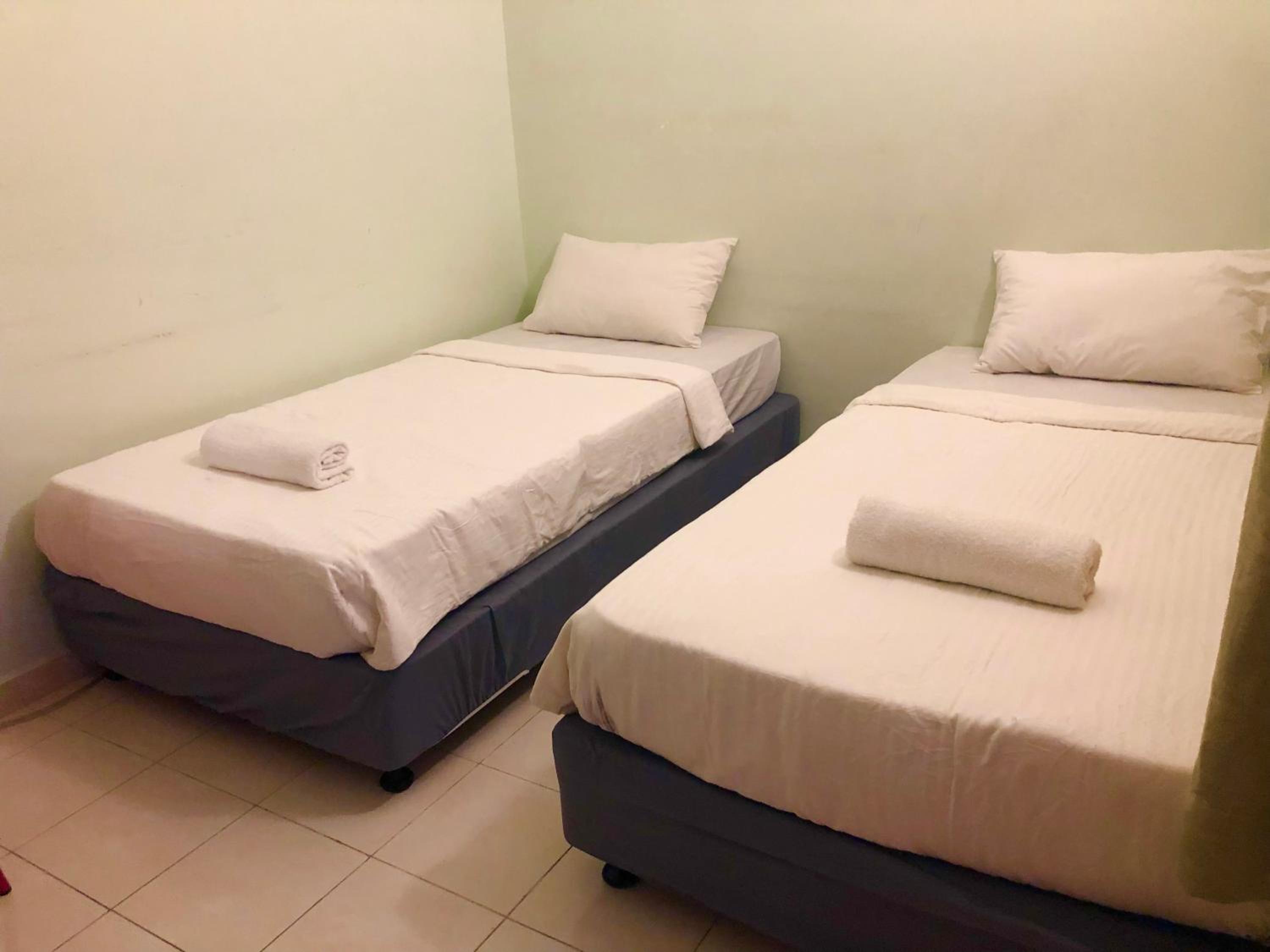 Twin Room With Bathroom photo 1