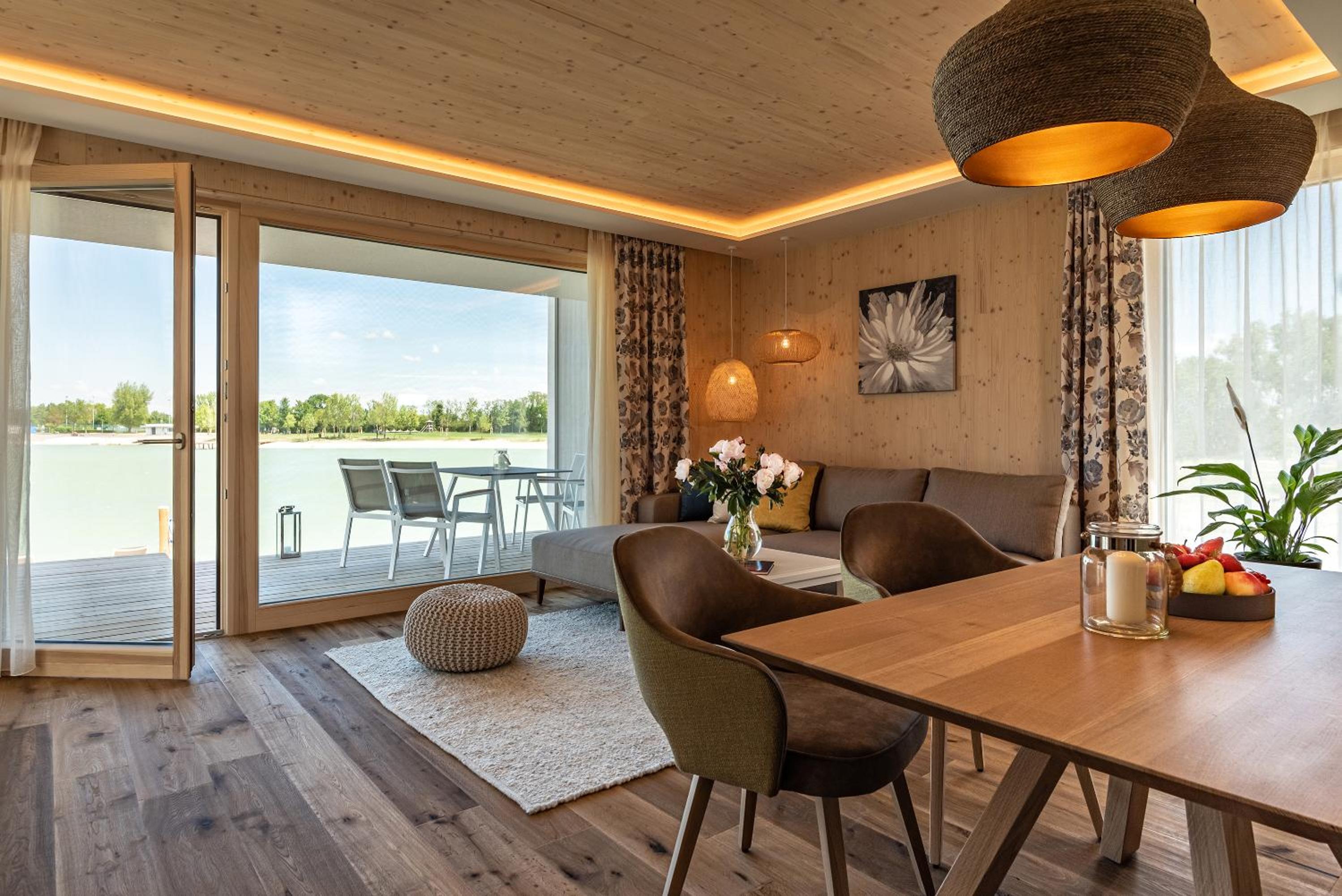 Two-Bedroom House with Lakeside photo 3