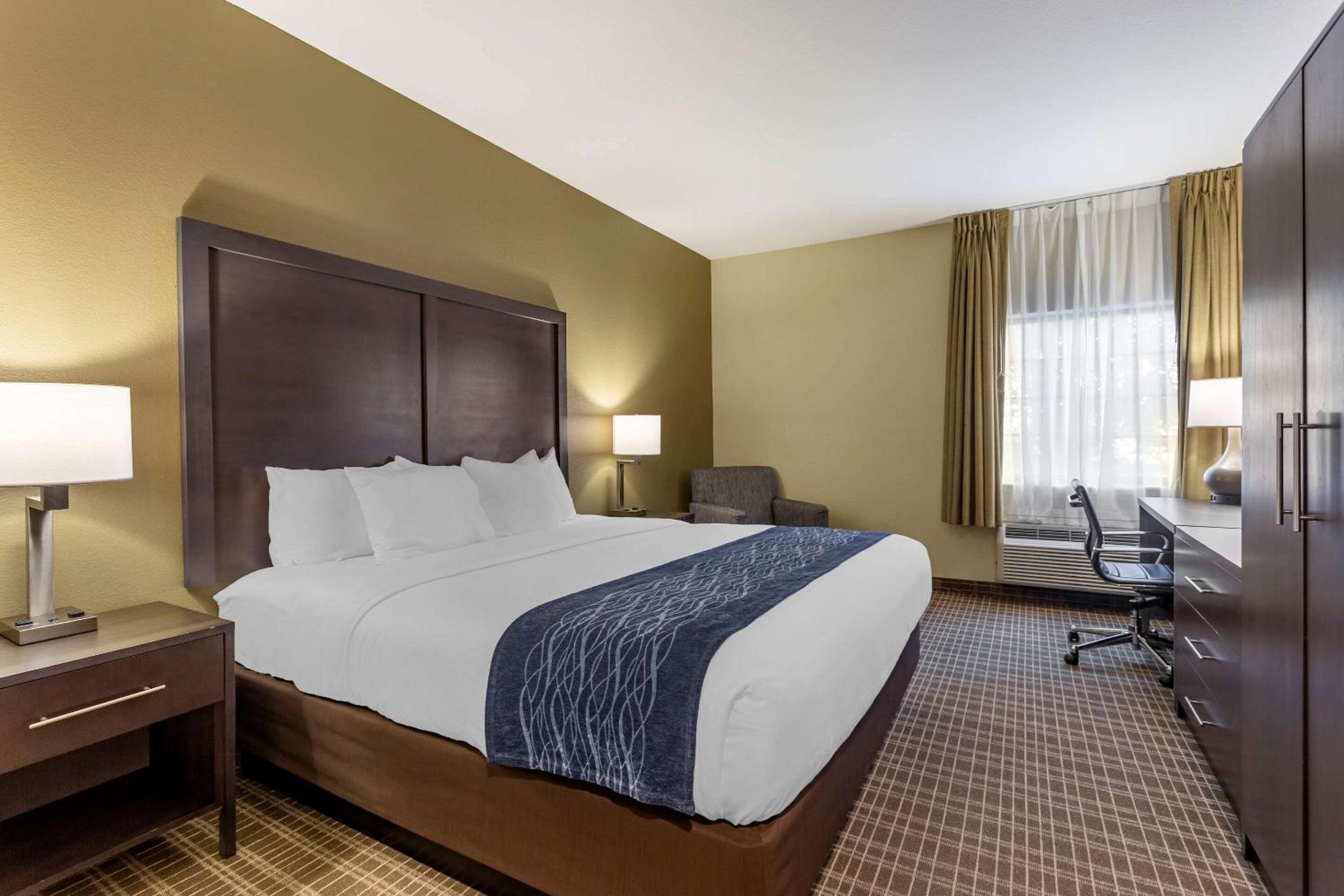 King Room - Non-Smoking - Photo 1