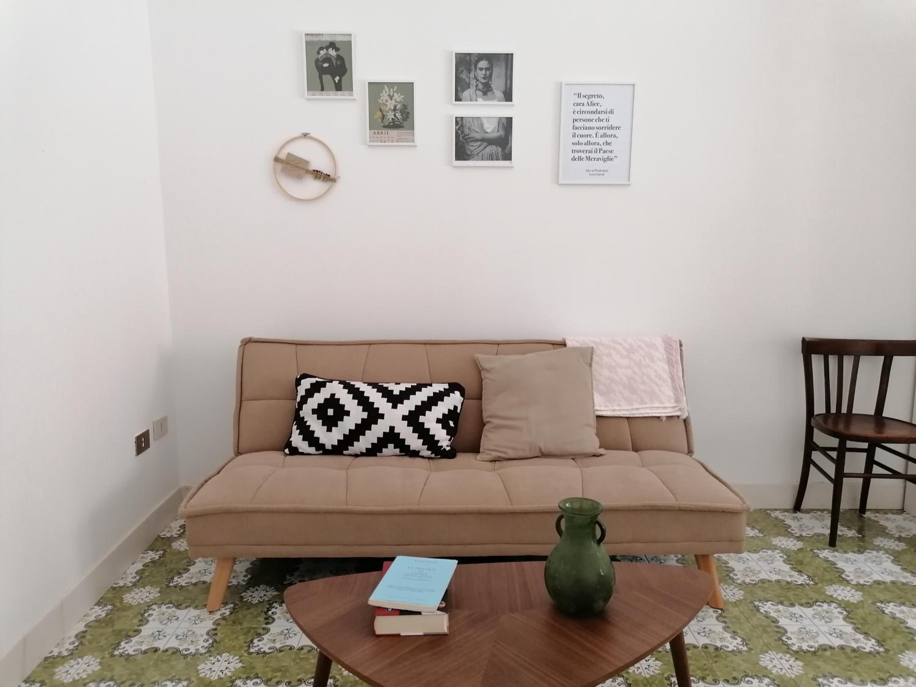 Large Double Room - Photo 4